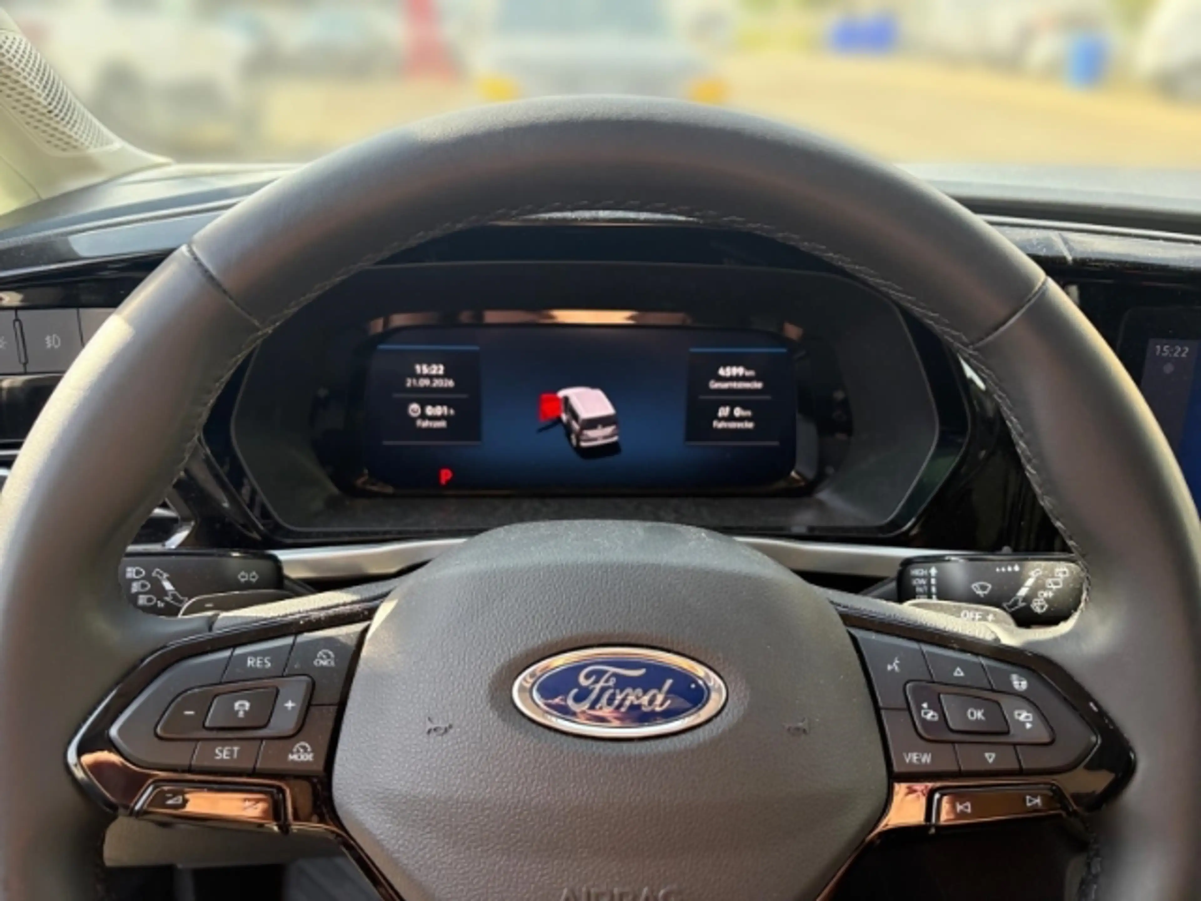 Ford Grand Tourneo PHEV Titanium 7-Sitzer + Allwetterreifen + Komfort — photo 9