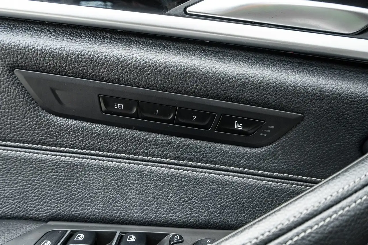 BMW 5 Series photo BMW 5 Series