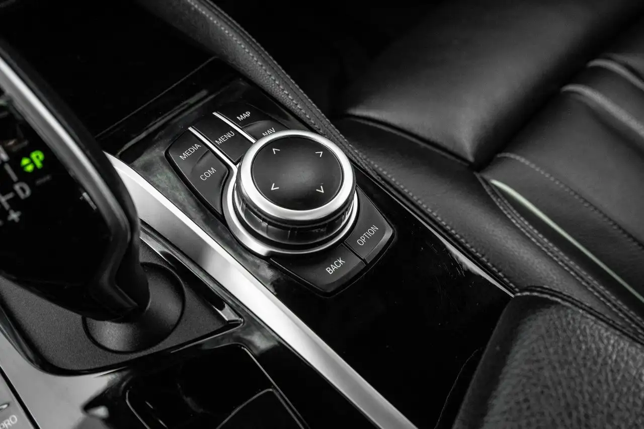 BMW 5 Series photo BMW 5 Series