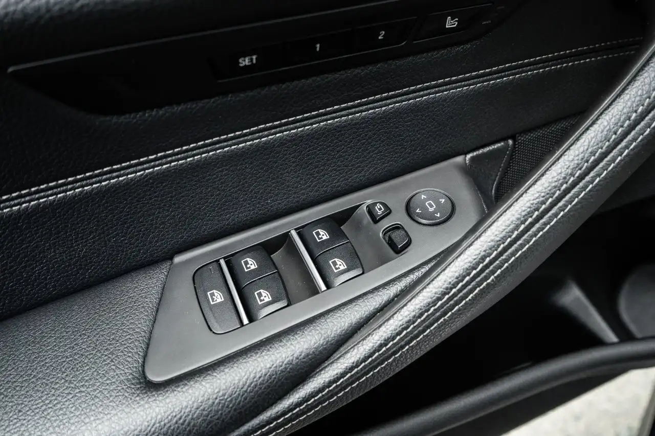 BMW 5 Series photo BMW 5 Series