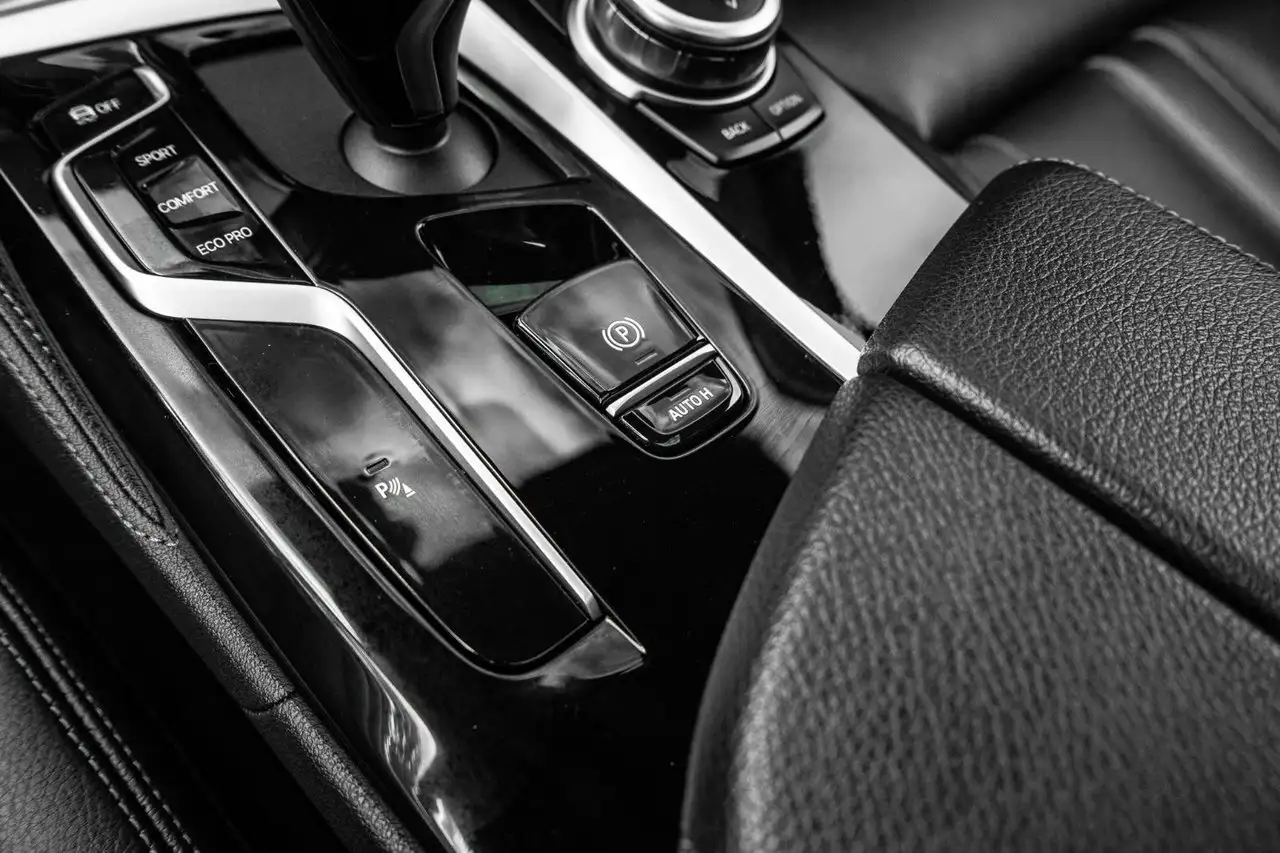 BMW 5 Series photo BMW 5 Series