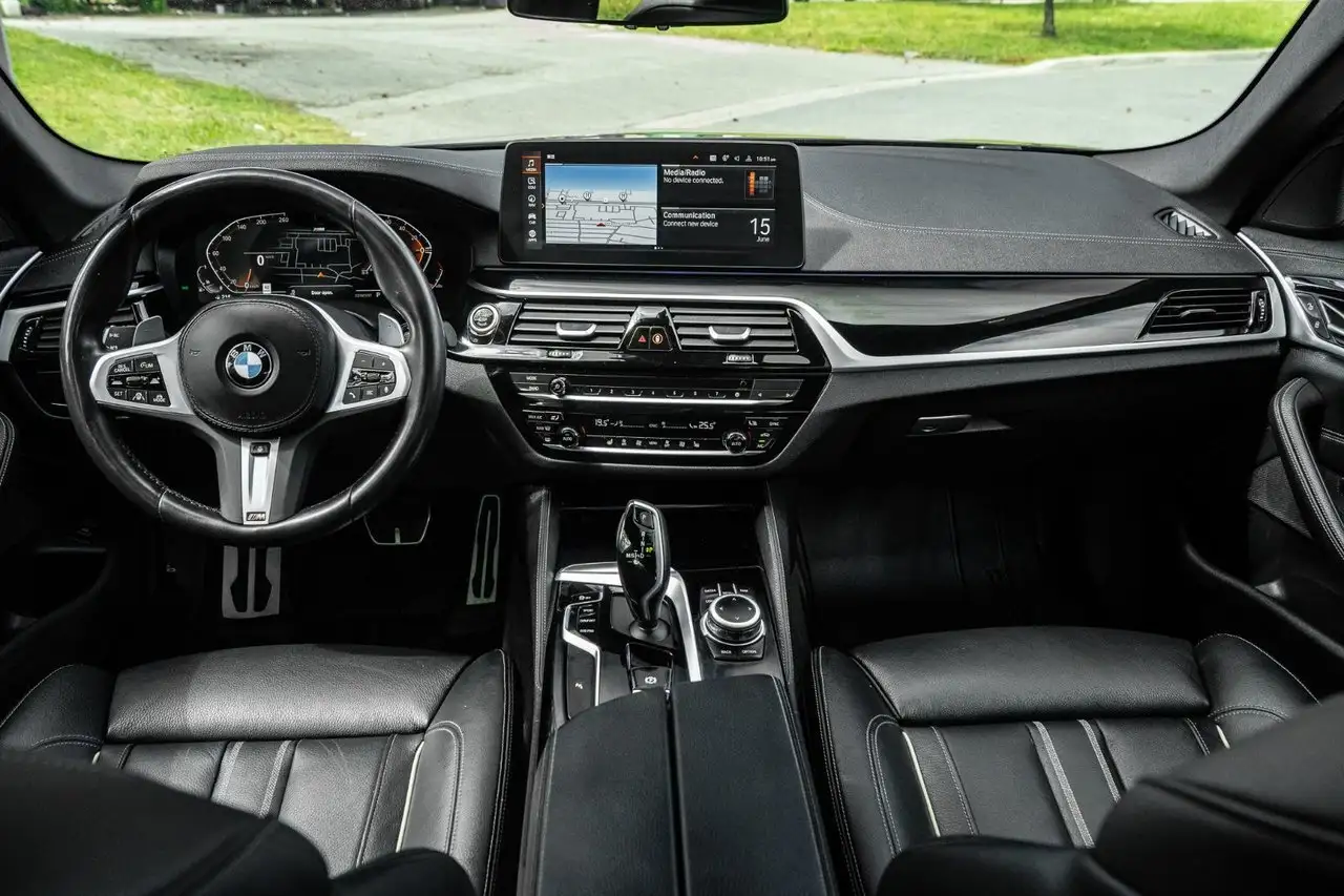 BMW 5 Series photo BMW 5 Series