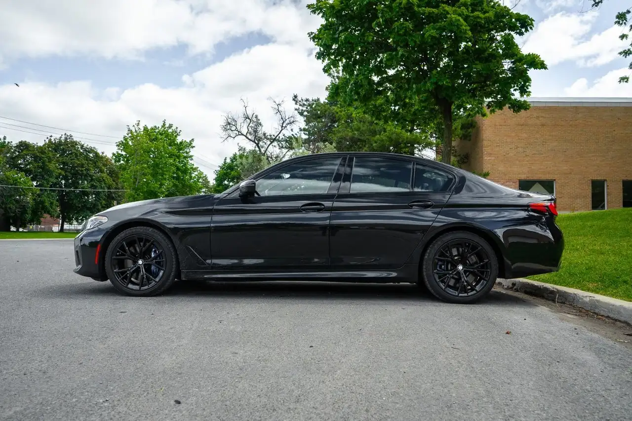 BMW 5 Series photo BMW 5 Series