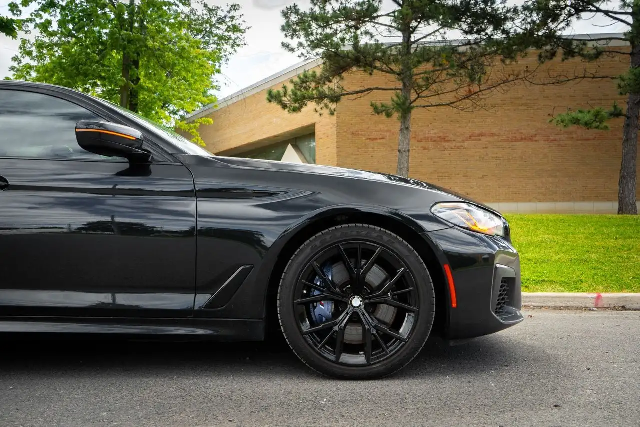 BMW 5 Series photo BMW 5 Series