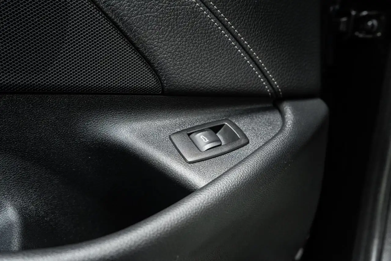 BMW 5 Series photo BMW 5 Series