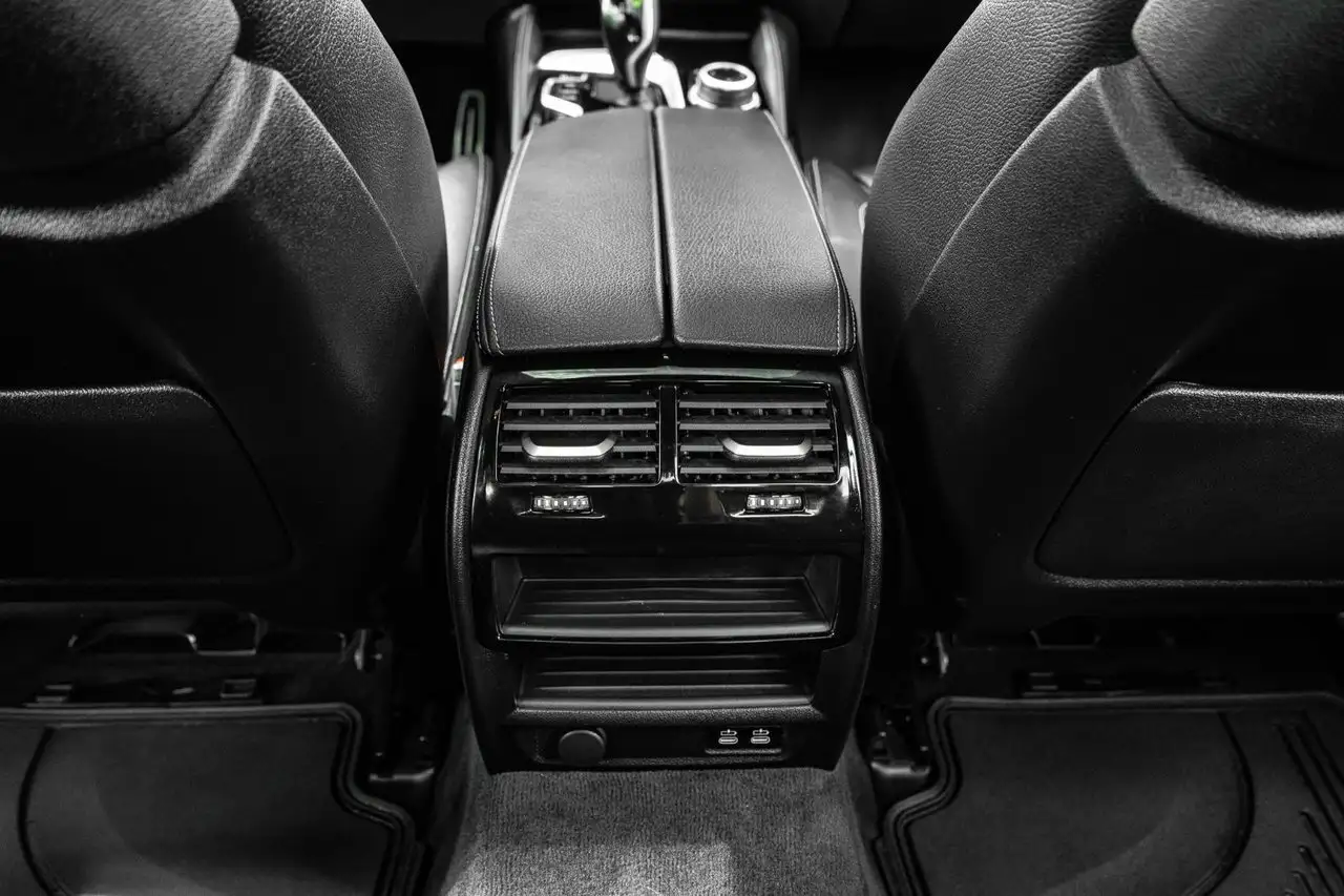 BMW 5 Series photo BMW 5 Series