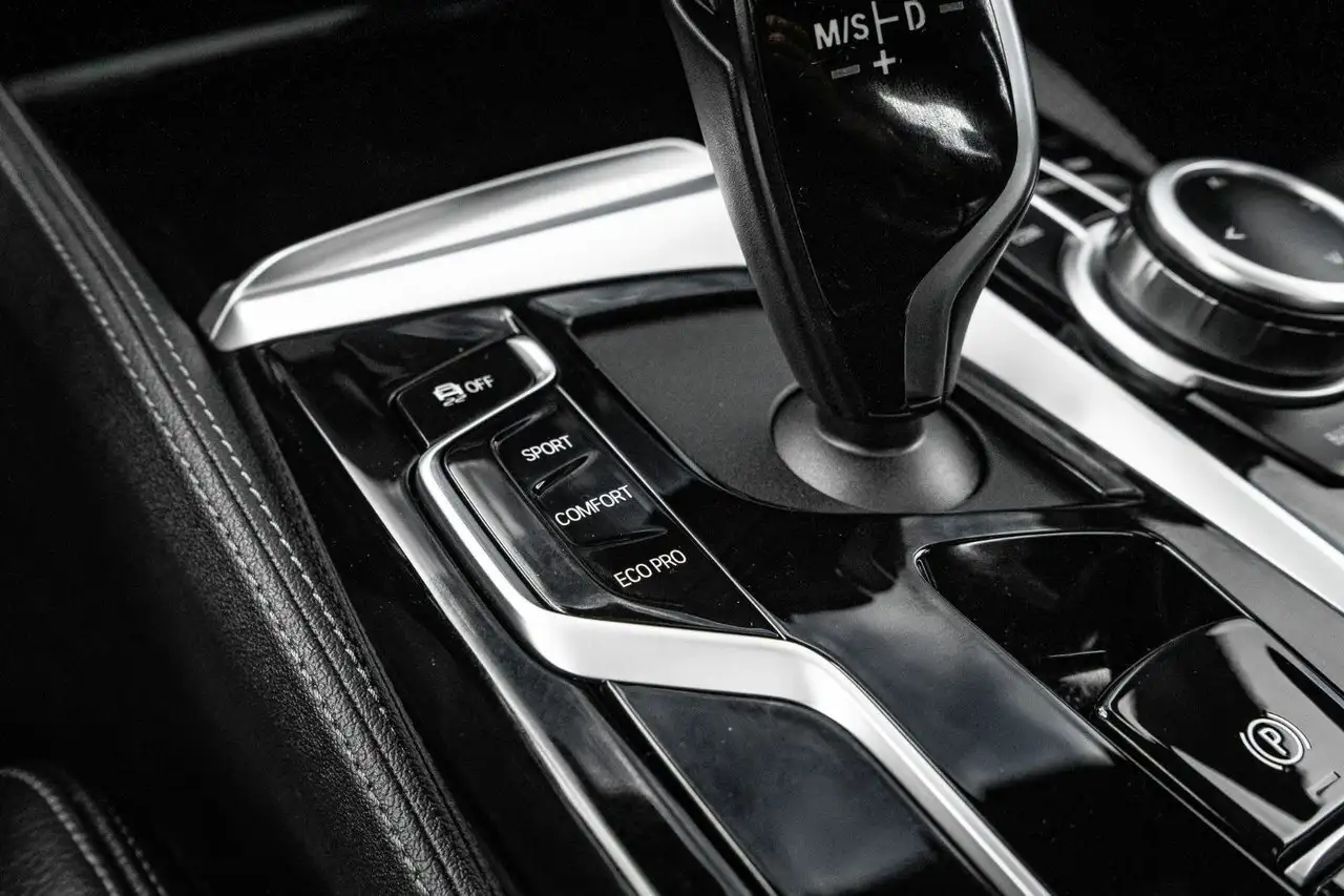 BMW 5 Series photo BMW 5 Series