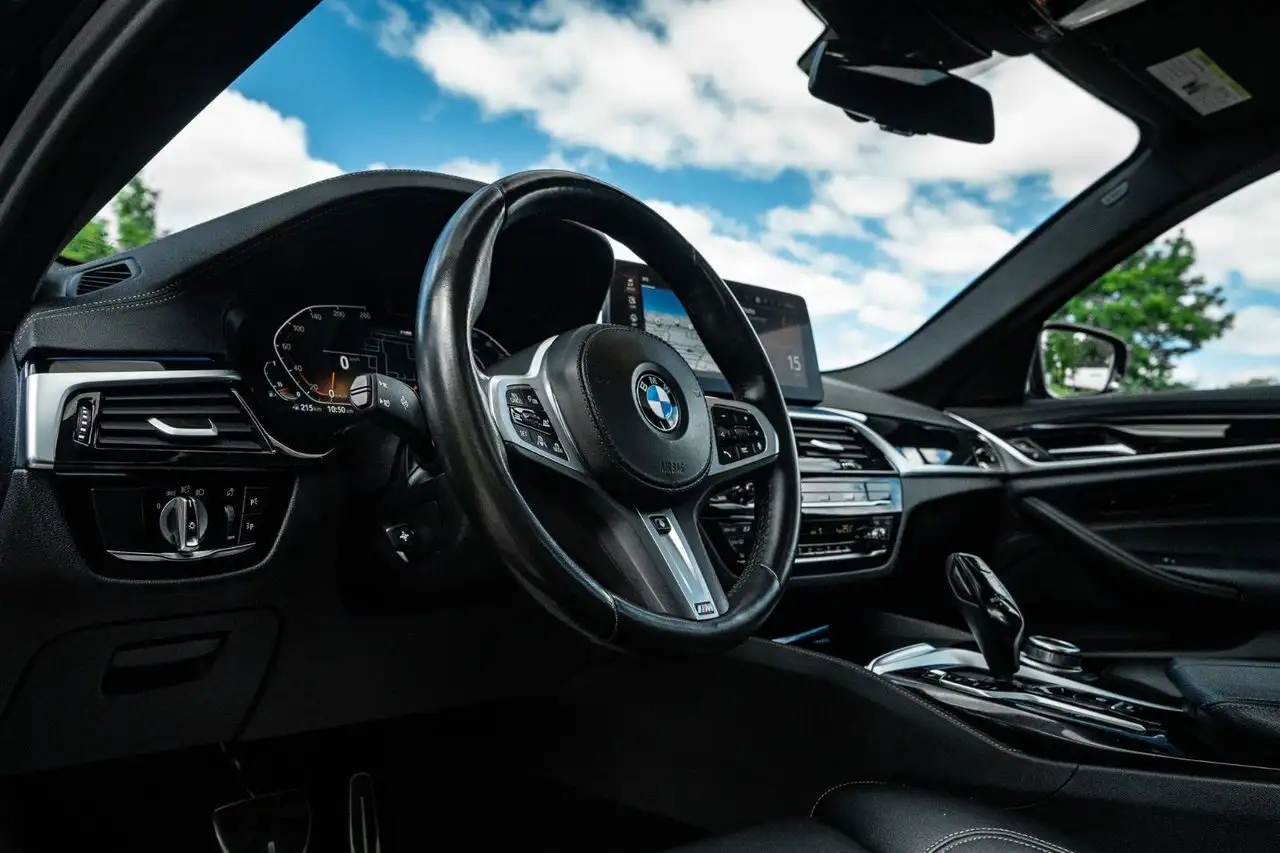 BMW 5 Series photo BMW 5 Series