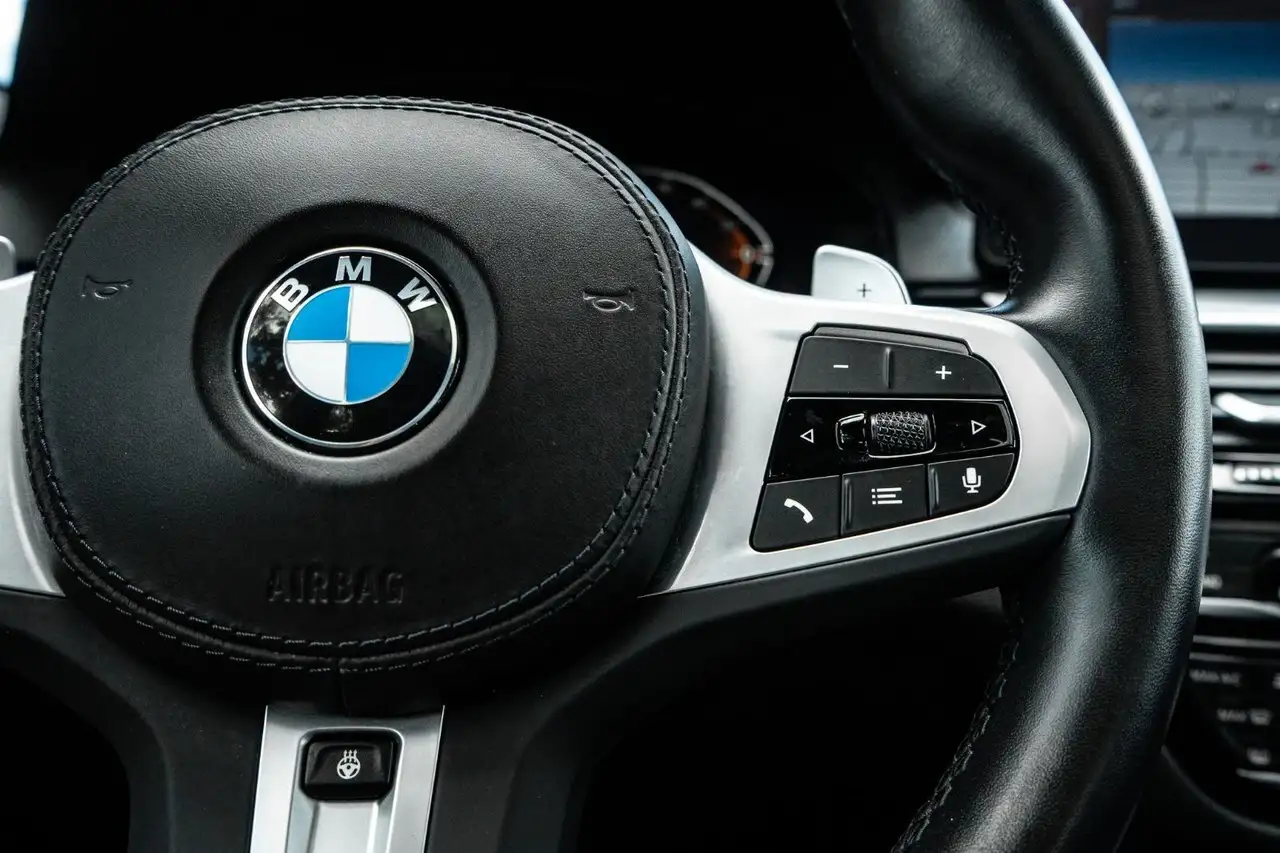 BMW 5 Series photo BMW 5 Series