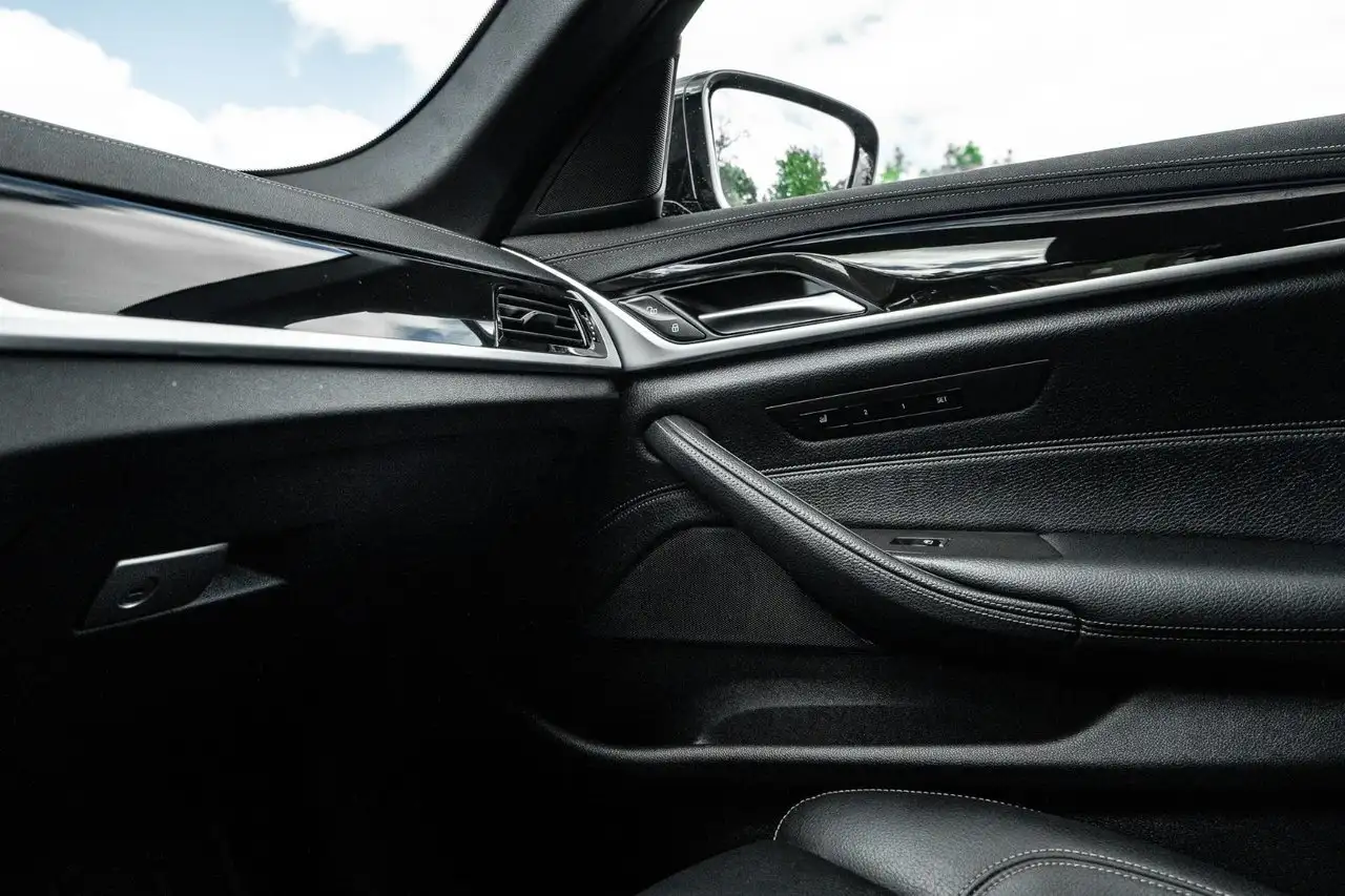 BMW 5 Series photo BMW 5 Series