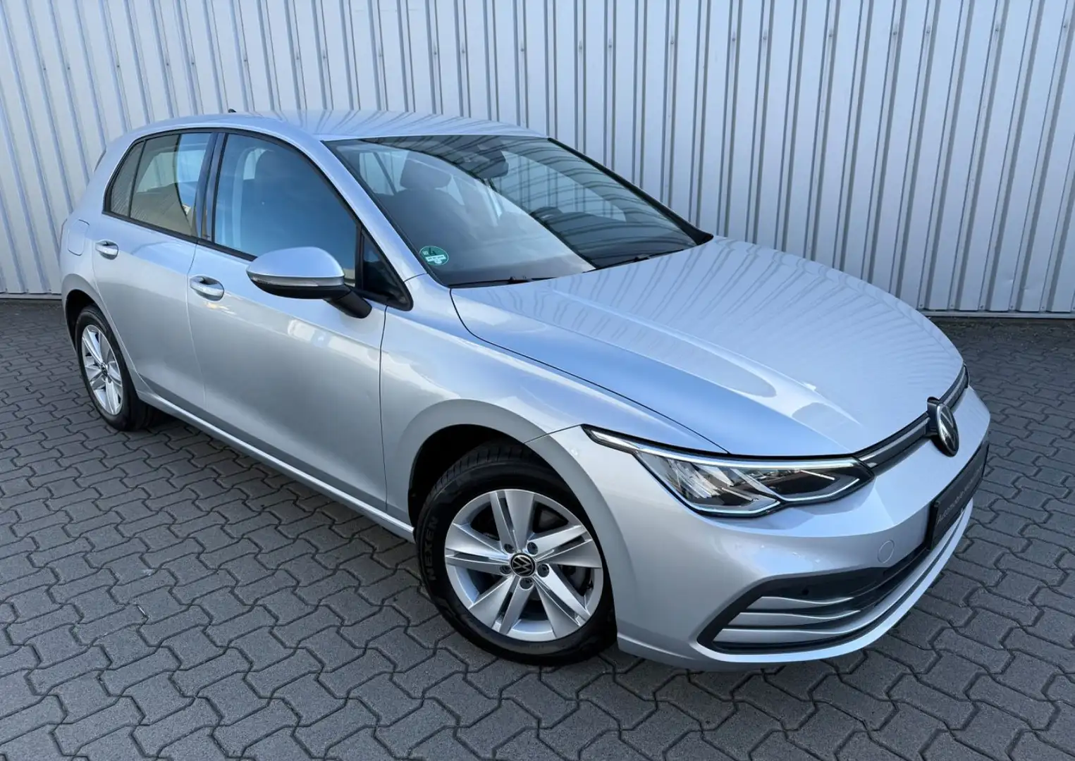 Volkswagen Golf VIII*Limo*Life*eTSI*Navi*Virtual*LED*ACC* Argent - 1