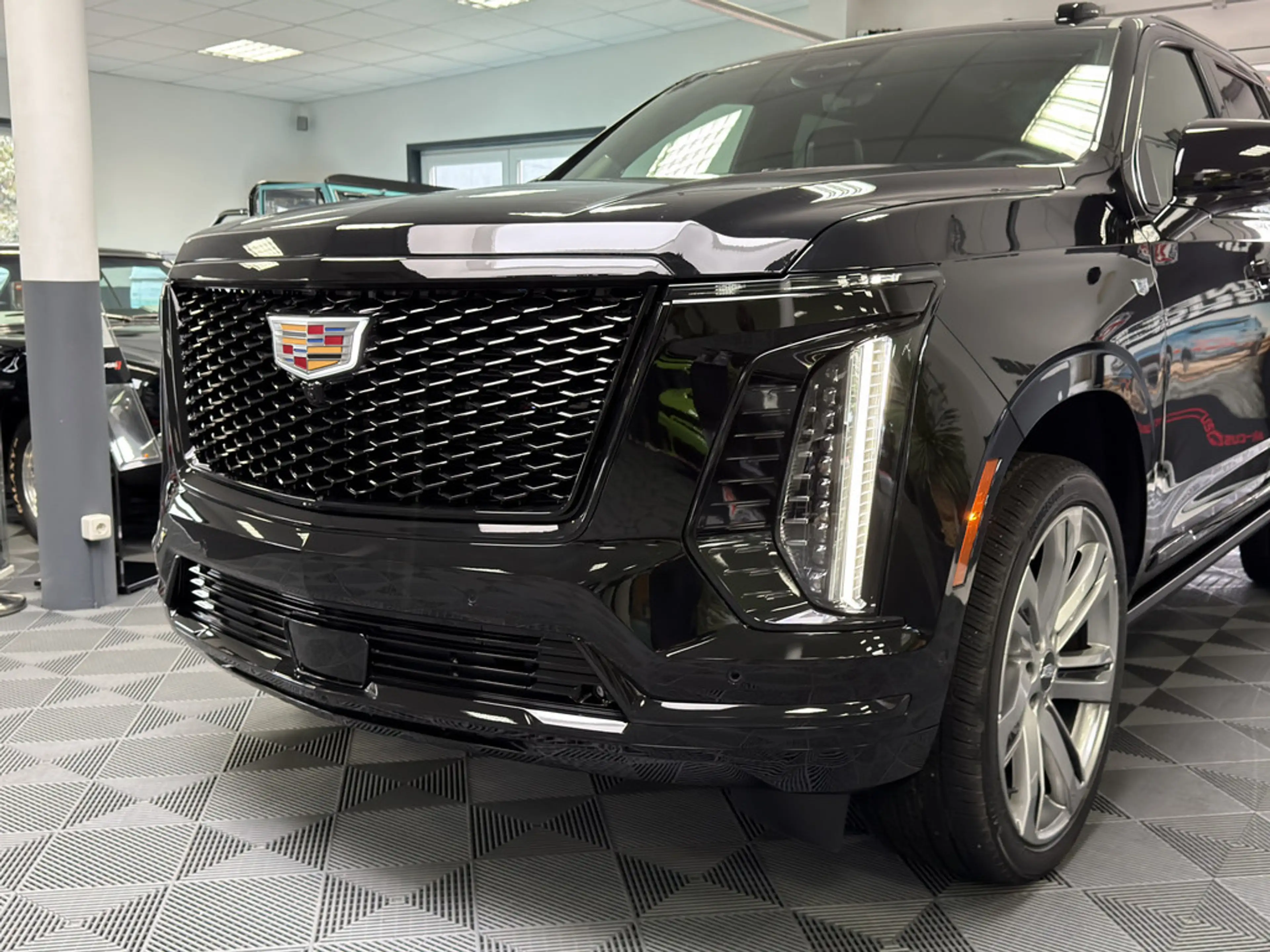 Cadillac Escalade Sport Platinum Black SUV 2026 24"Chauffeurs-Paket — photo 5