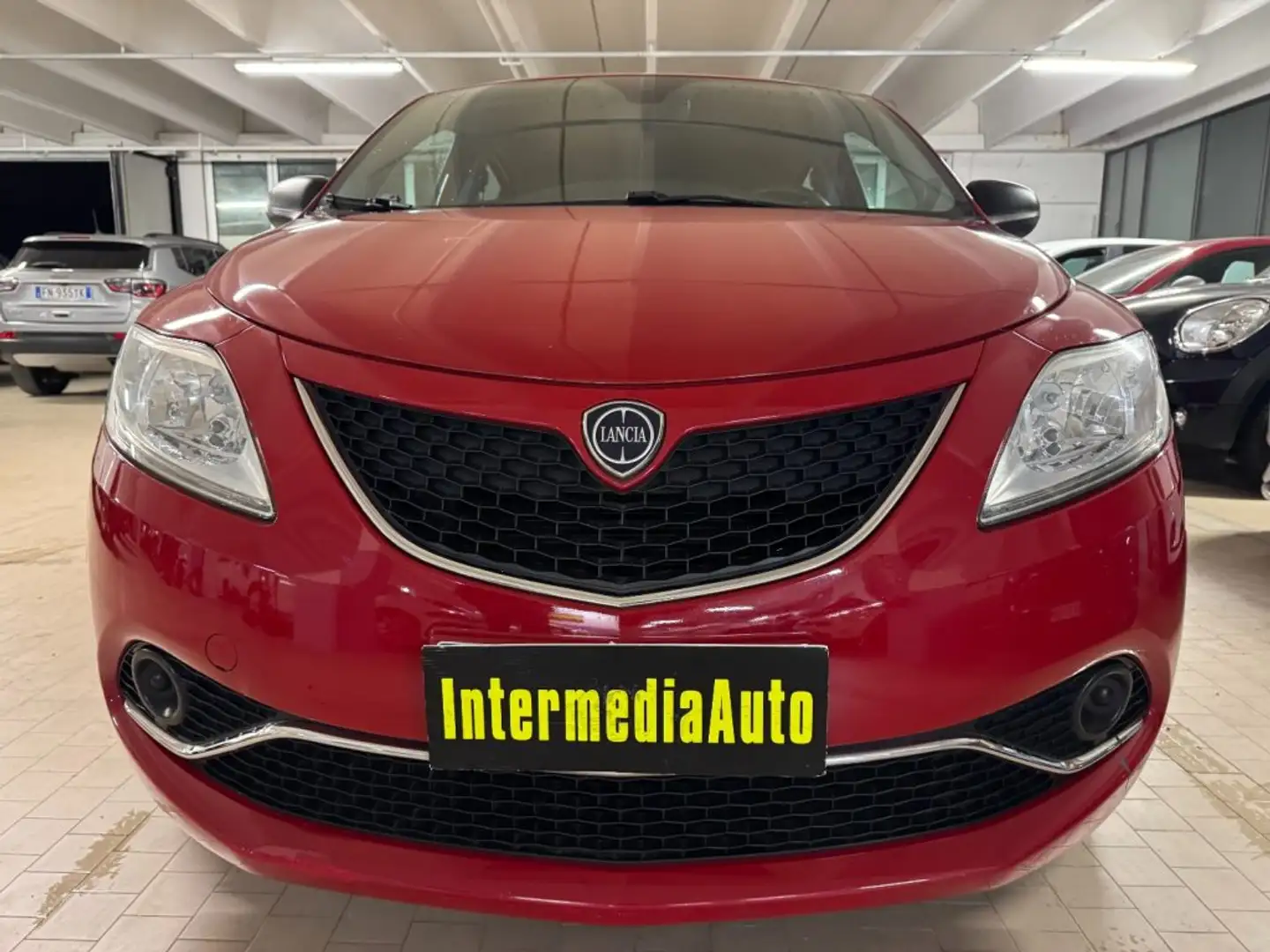 Lancia Ypsilon 1.2 69 CV 5 porte GPL Ecochic Silver Rosso - 2