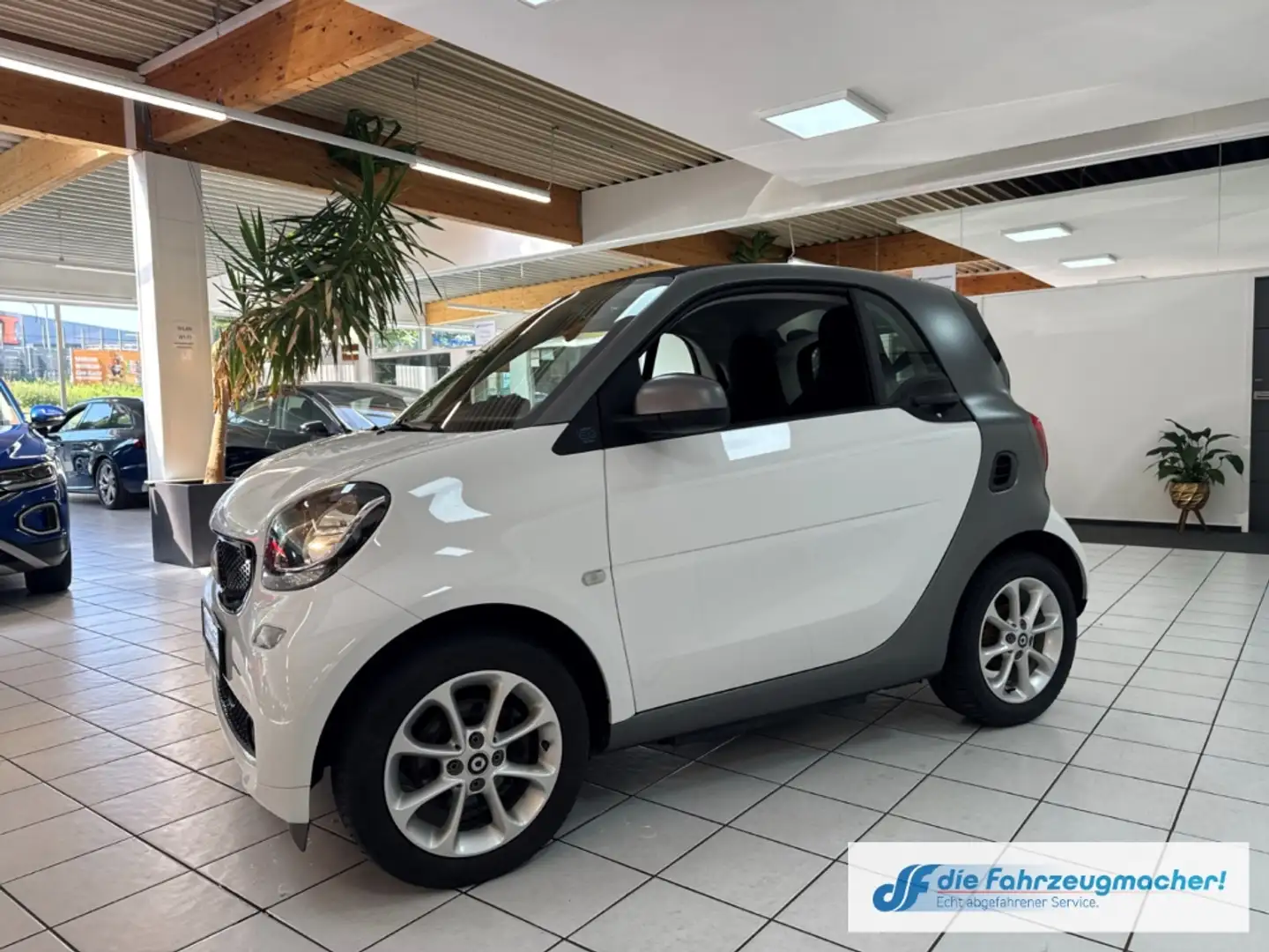 smart forTwo coupe electric drive EQ Navi Klimaautom Kom-paket Weiß - 2