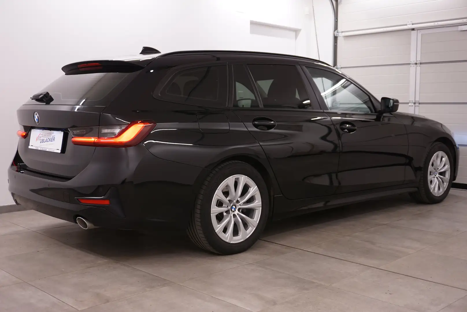 BMW 318 d Sport // Fernlichtassistent // Teilleder // Schwarz - 2