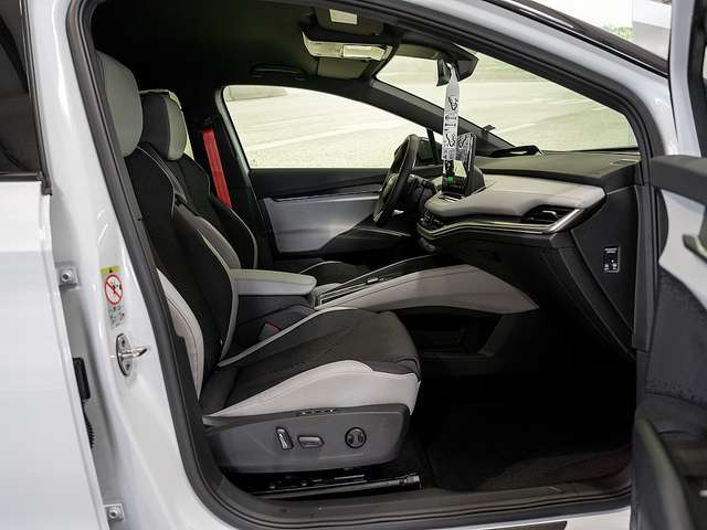 Skoda Elroq 85 First Edition MAXX WÄRMEPUMPE TRAVEL