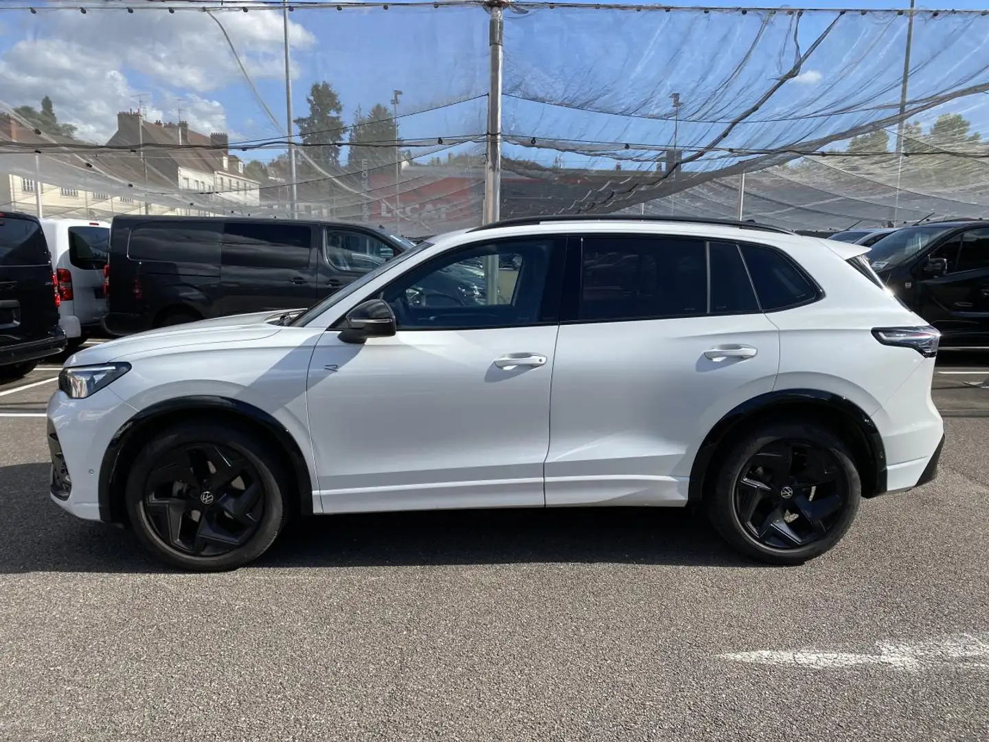 Volkswagen Tiguan III 1.5 ETSI 150 R-LINE DSG7 Weiß - 2