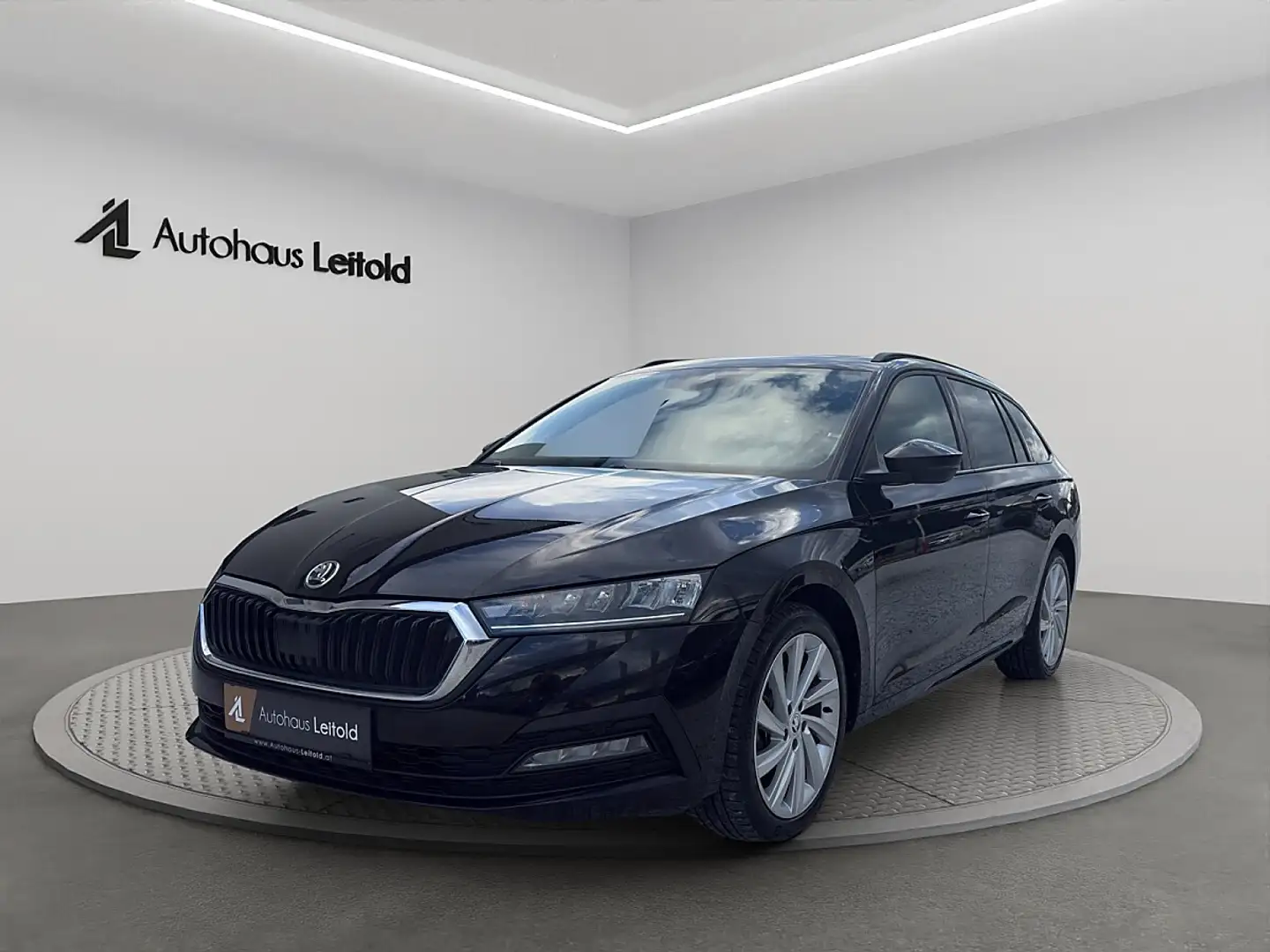 Skoda Octavia Combi 2,0 TDI Ambition DSG LED PANO KEYLESS TEM... Schwarz - 1