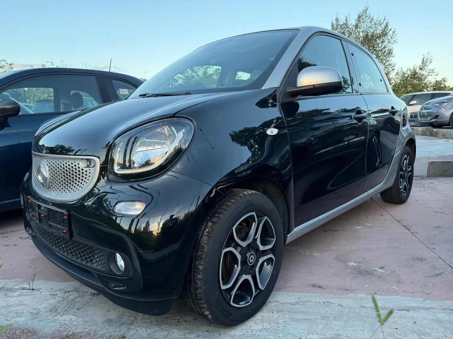 smart forFour Forfour 0.9 t Prime 90cv twinamic Schwarz - 1