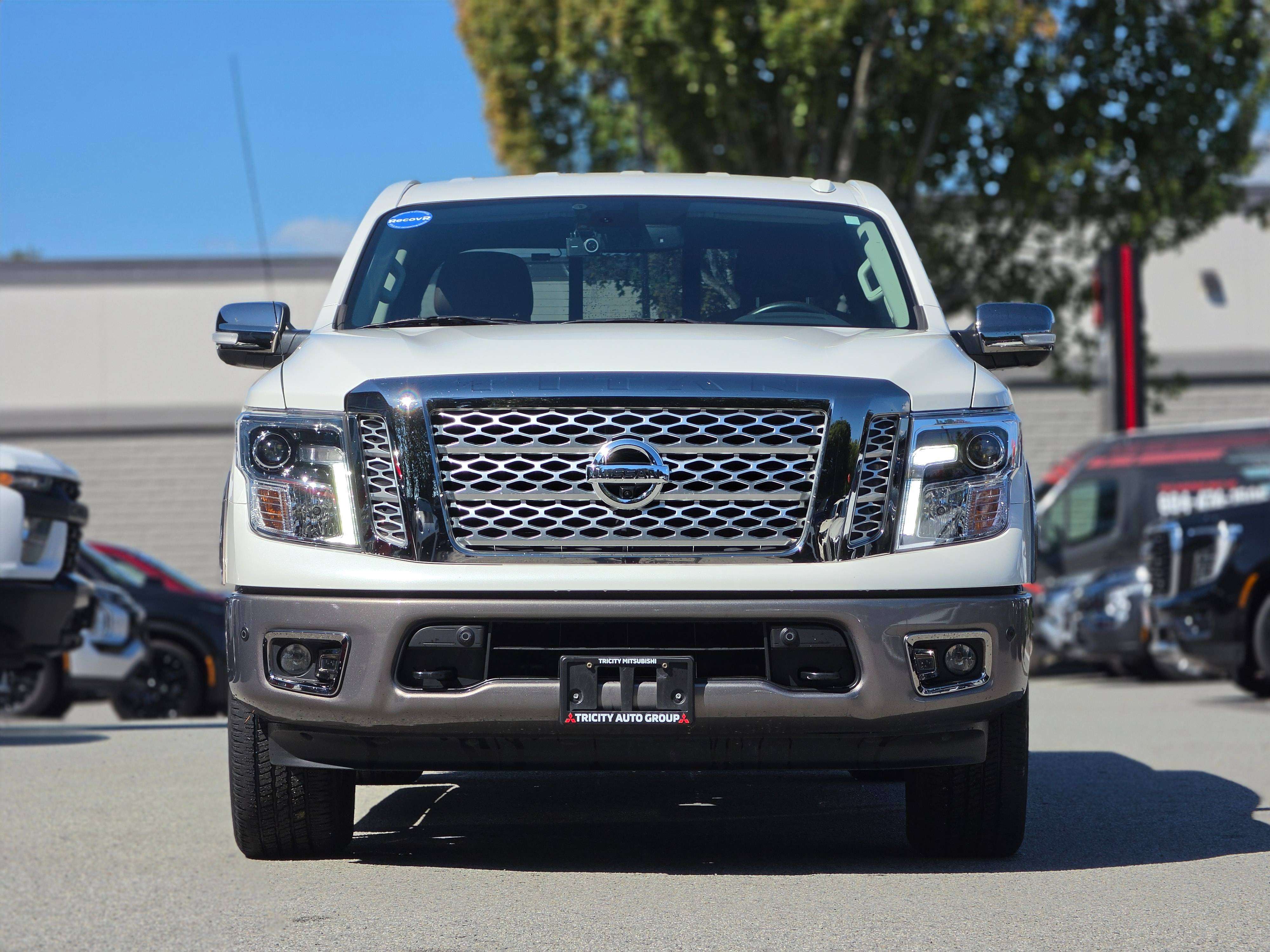 2019 Nissan Titan Platinum - 1 Owner, 360 Cameras, Heated Steering — снимка 1