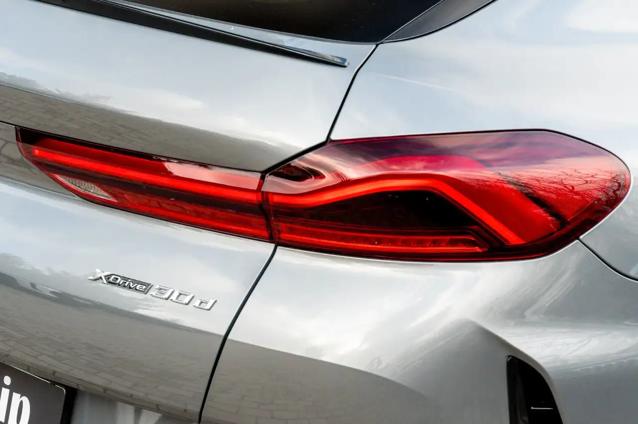 BMW X6 30d M SPORT.LUFTF.PANO.DR.ASS.H/K.360.22".AHK 7