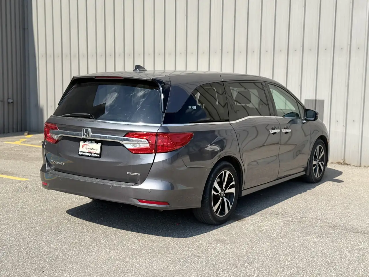 Honda Odyssey снимка Honda Odyssey