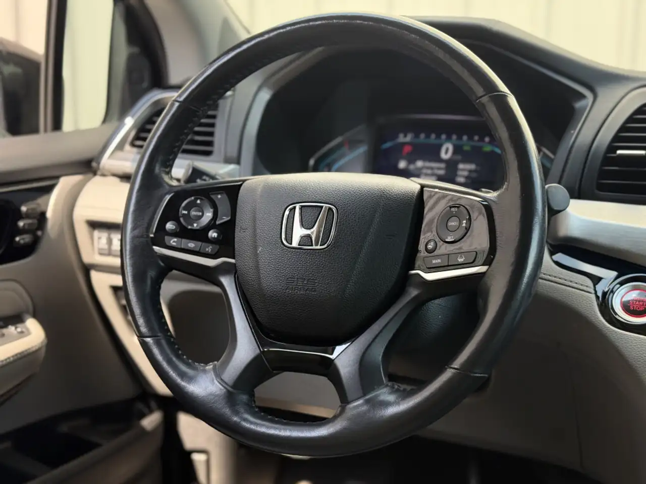 Honda Odyssey снимка Honda Odyssey