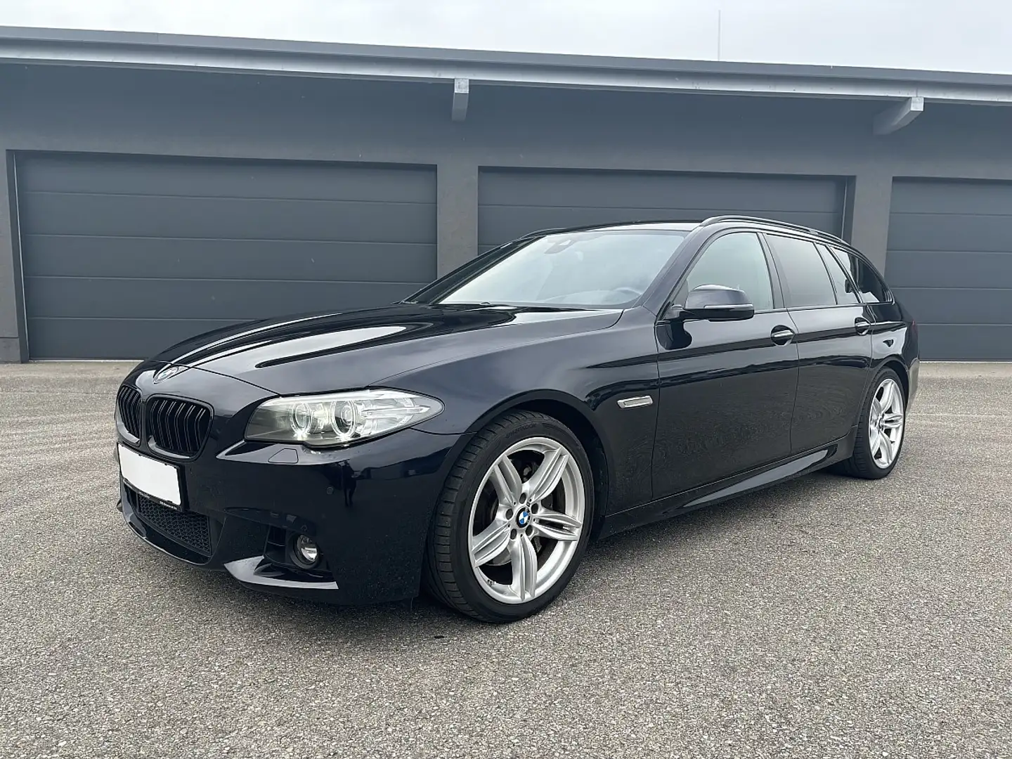 BMW 525 d Touring, MSport, AHK, HuD, elek. Sitz, Keyles... Schwarz - 2
