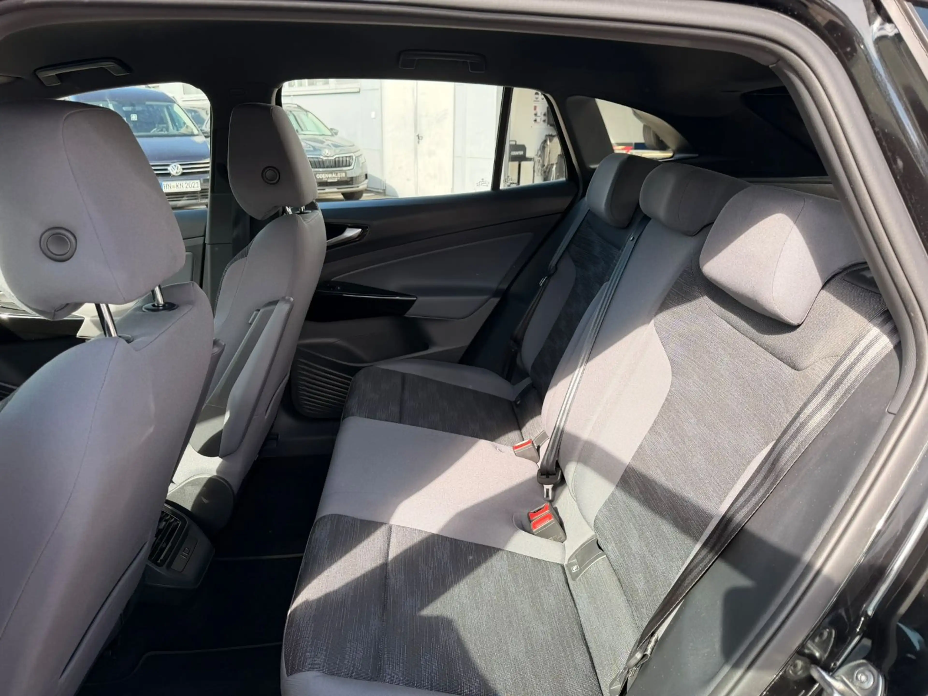 Volkswagen ID.4 Pure W ACC+LED+Navi+SHZ+2xKlima+KlimaA+PDC — photo 3