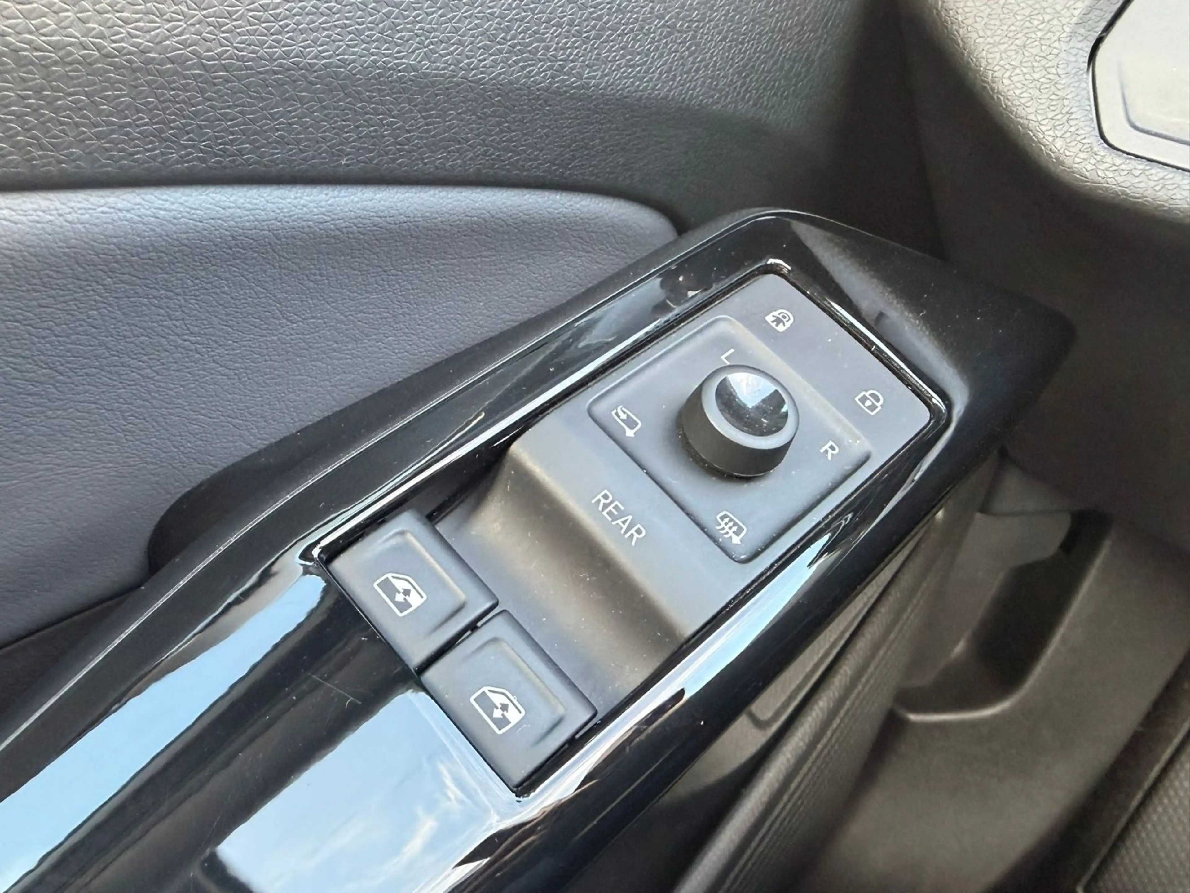 Volkswagen ID.4 Pure W ACC+LED+Navi+SHZ+2xKlima+KlimaA+PDC — photo 16