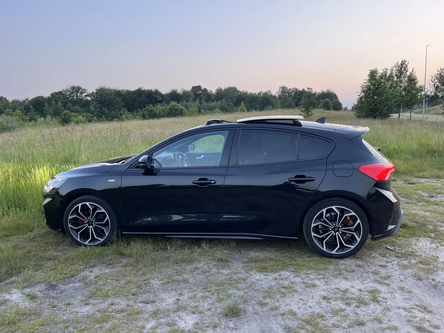 Ford Focus 1.0 EcoB. Vignale Zwart - 1