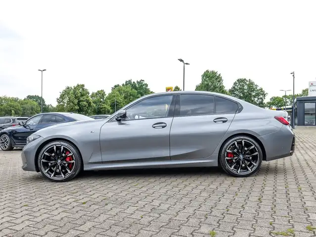BMW 3 Series view 9