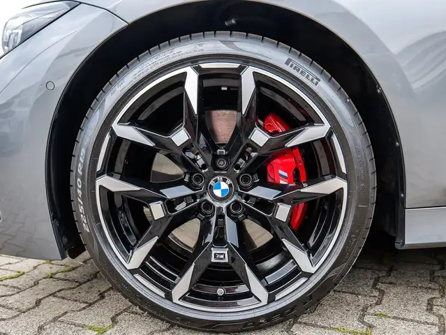 BMW 3 Series view 4