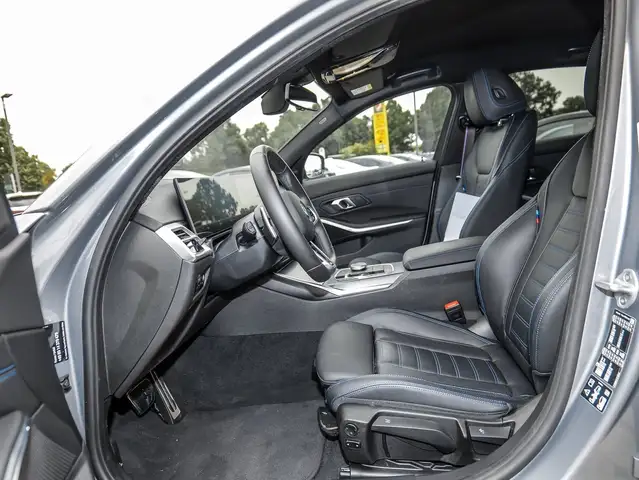 BMW 3 Series view 5