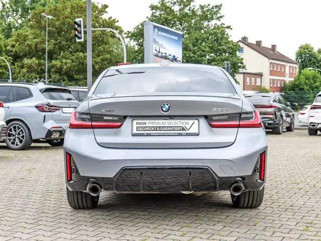 BMW 3 Series view 11