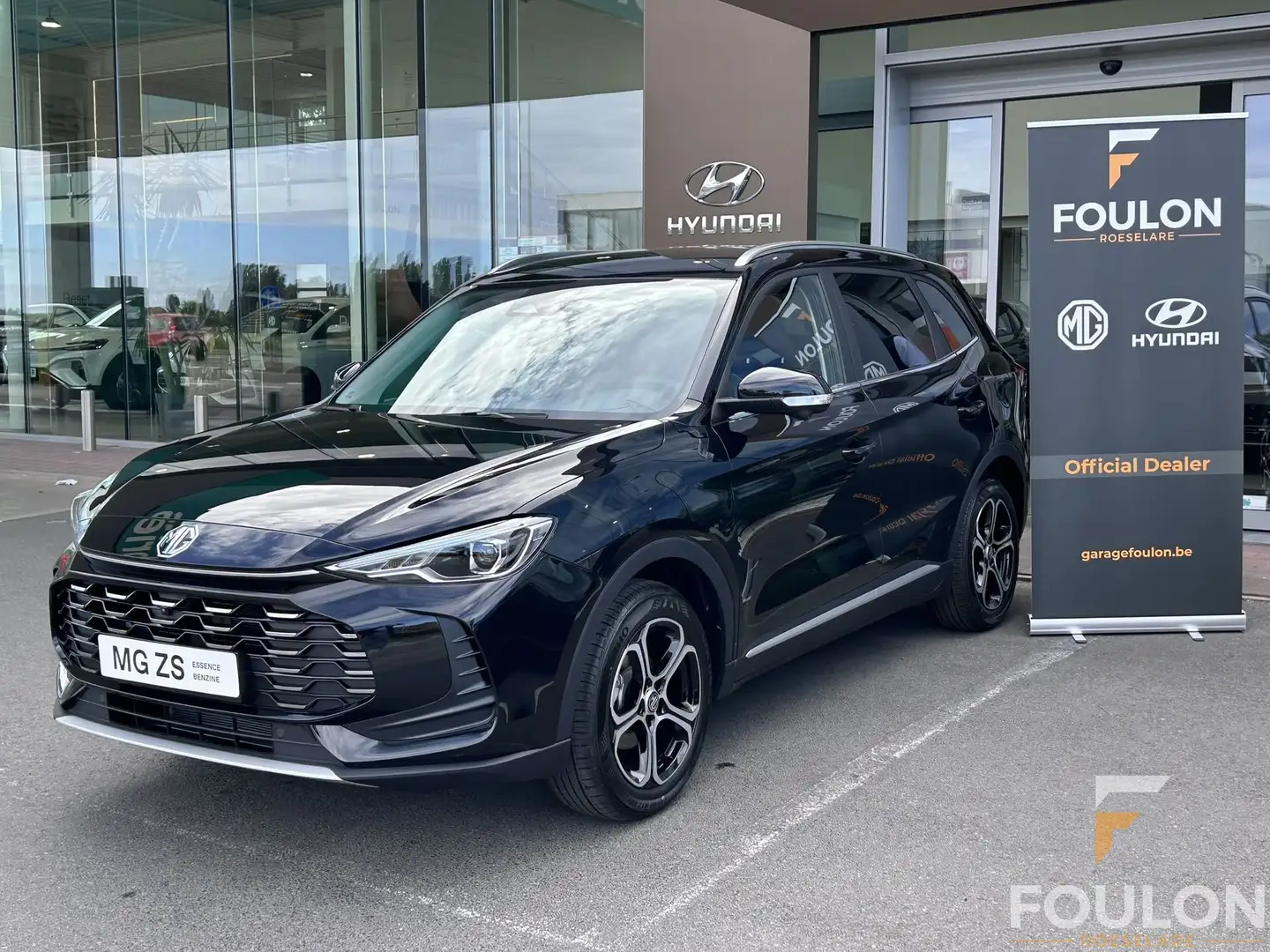 MG ZS 1.5i Full option | STOCK!! Zwart - 1