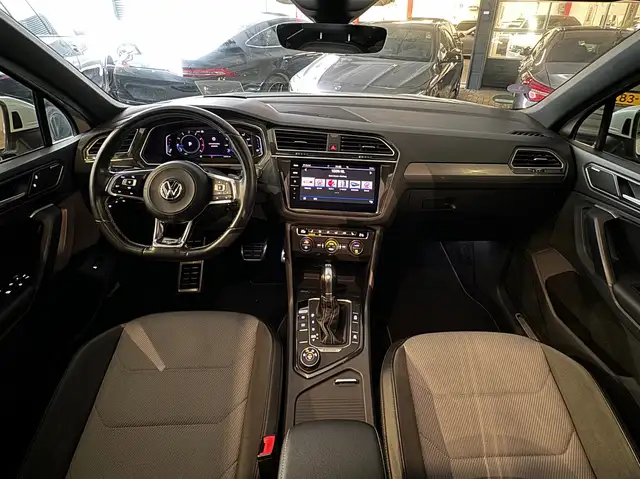 Volkswagen Tiguan view 4