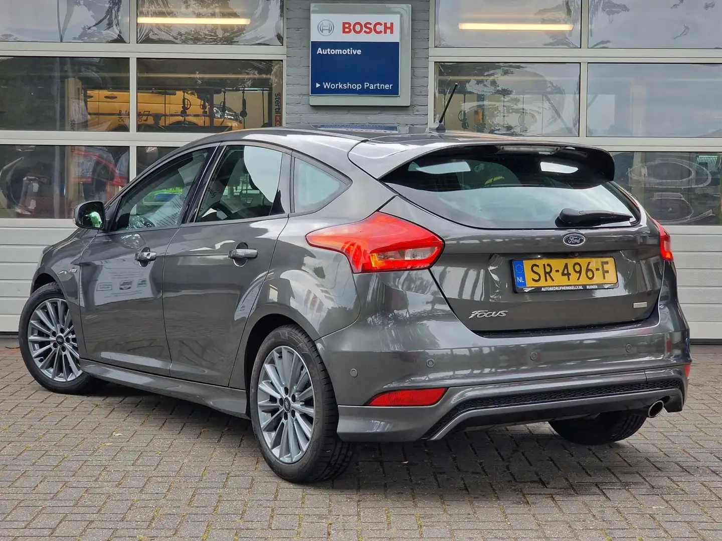 Ford Focus 1.5 ST-Line|Clima|Cruise|Navi|Camera|Xenon|150PK| Grijs - 2