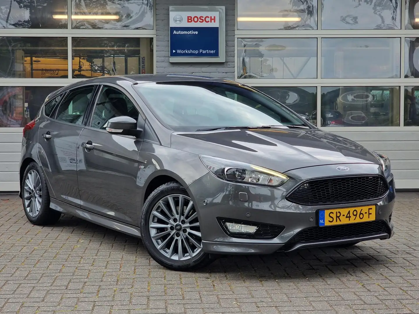Ford Focus 1.5 ST-Line|Clima|Cruise|Navi|Camera|Xenon|150PK| Grijs - 1