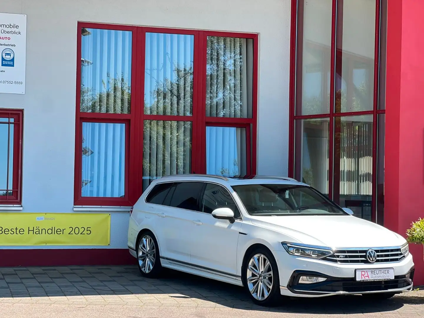 Volkswagen Passat Variant Passat Vari Elegance*R-LINE*PSSD*RFK*AHK*19" Weiß - 1