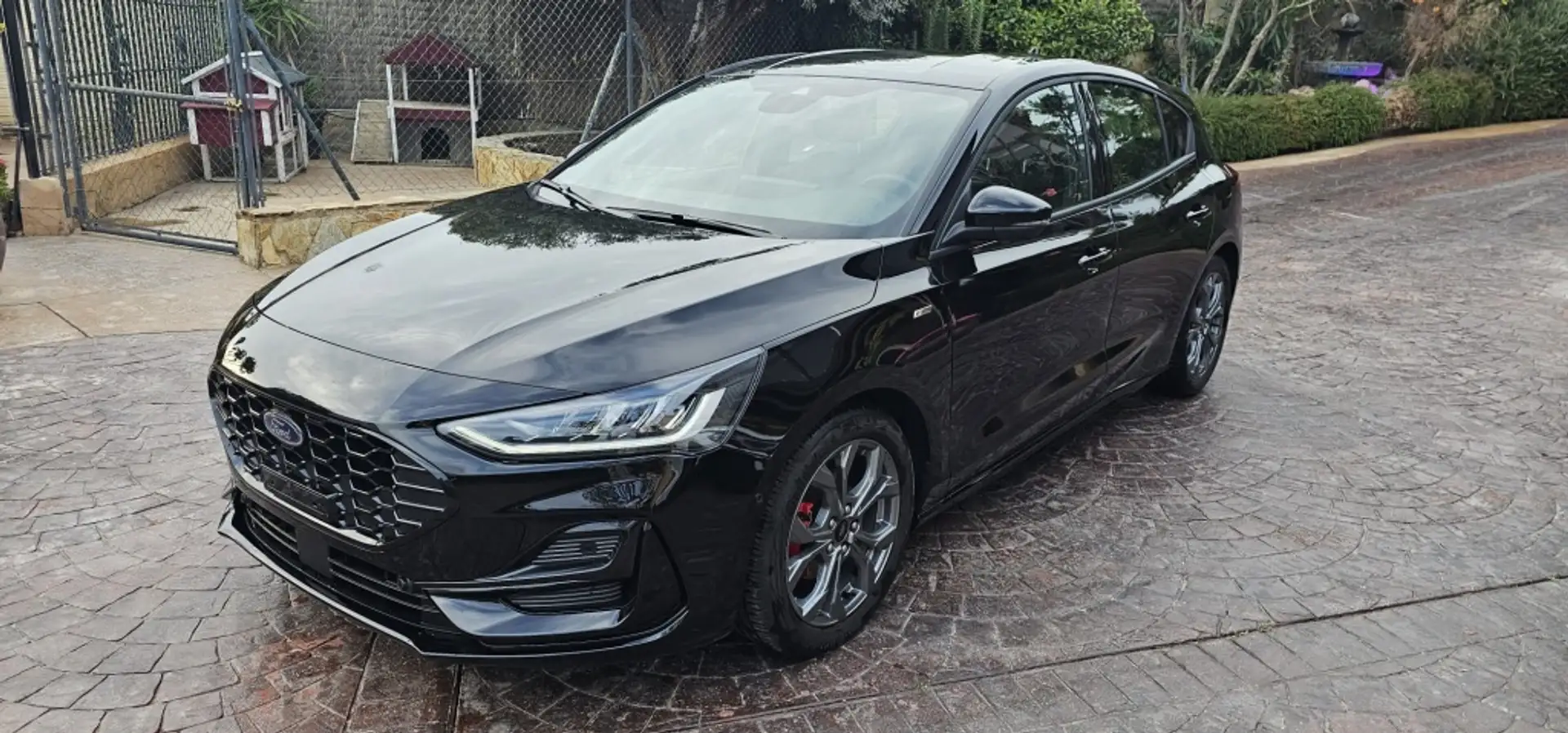 Ford Focus 1.0 Ecoboost MHEV ST-Line 125 Noir - 1