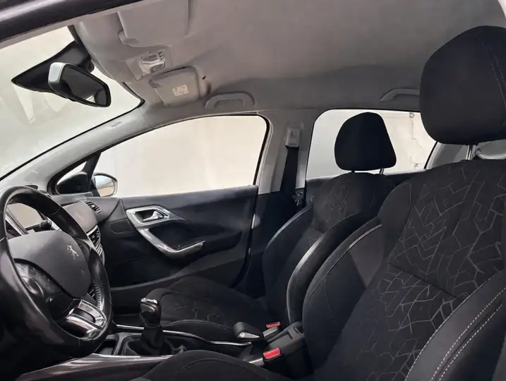 Peugeot 2008 1.6 e-HDI Active 2014, foto 5