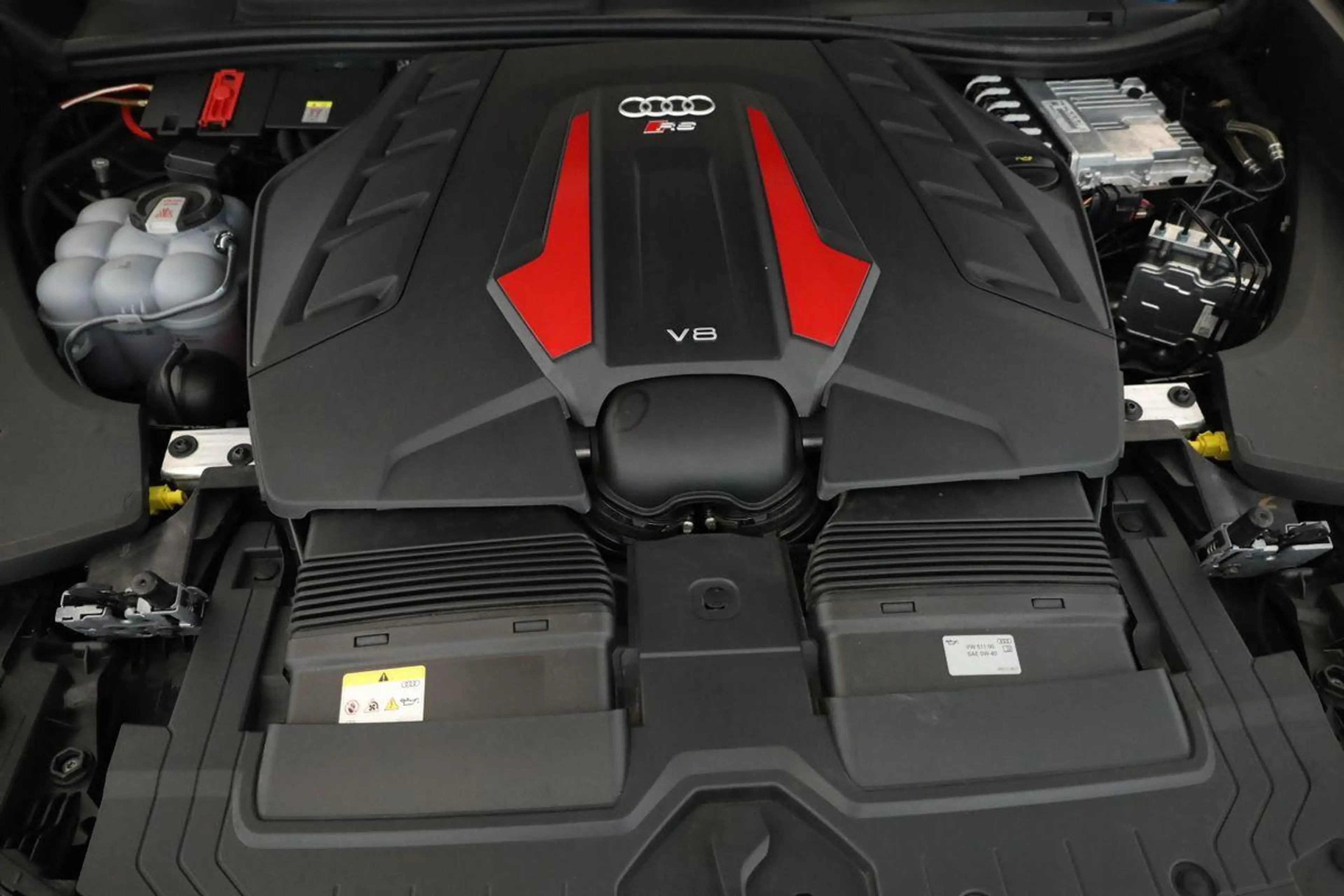 Audi RS Q8 SUV performance Laser Pano Vmax RSAbgas 23 — photo 8