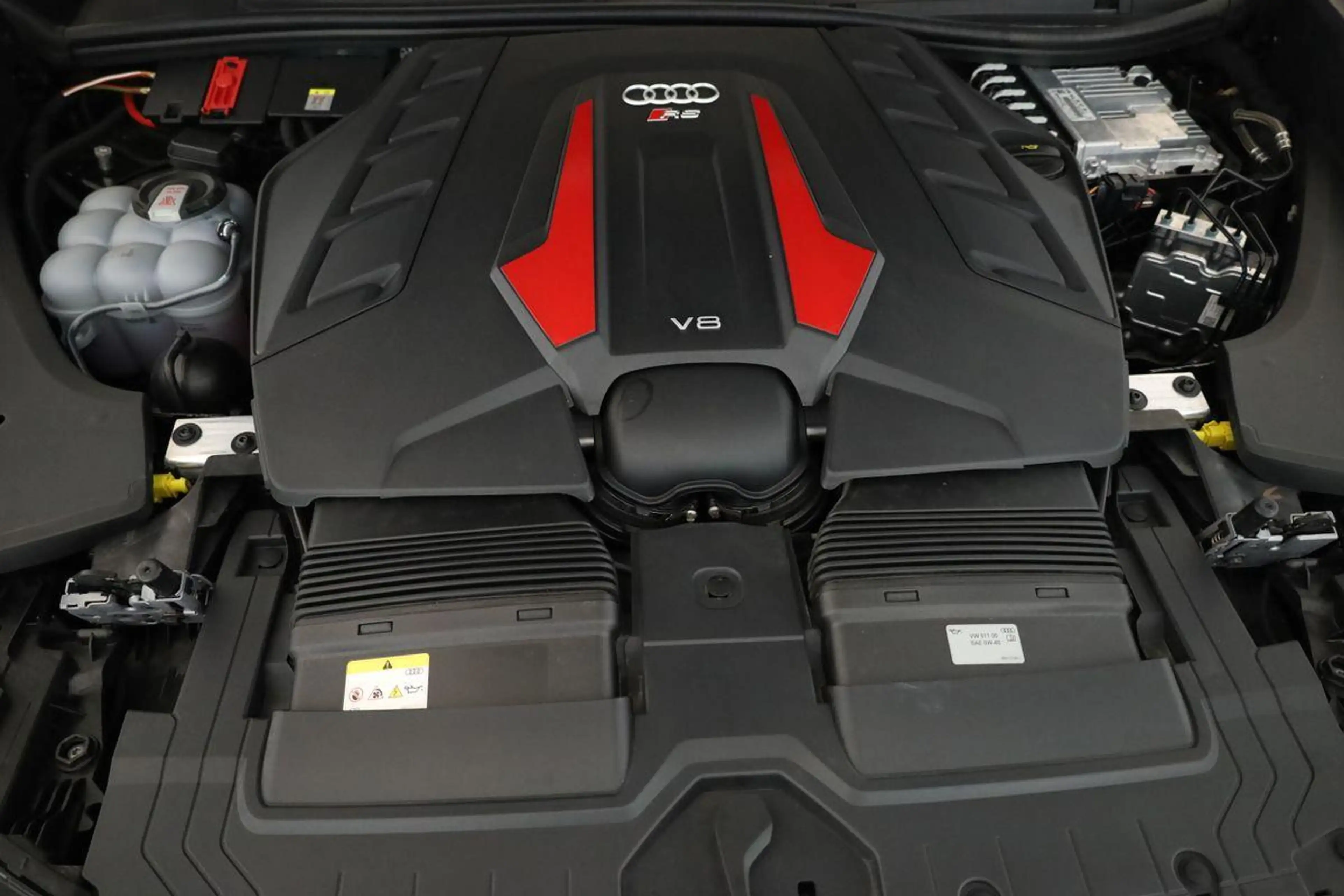 Audi RS Q8 SUV performance Laser Pano Vmax RSAbgas 23 — photo 9