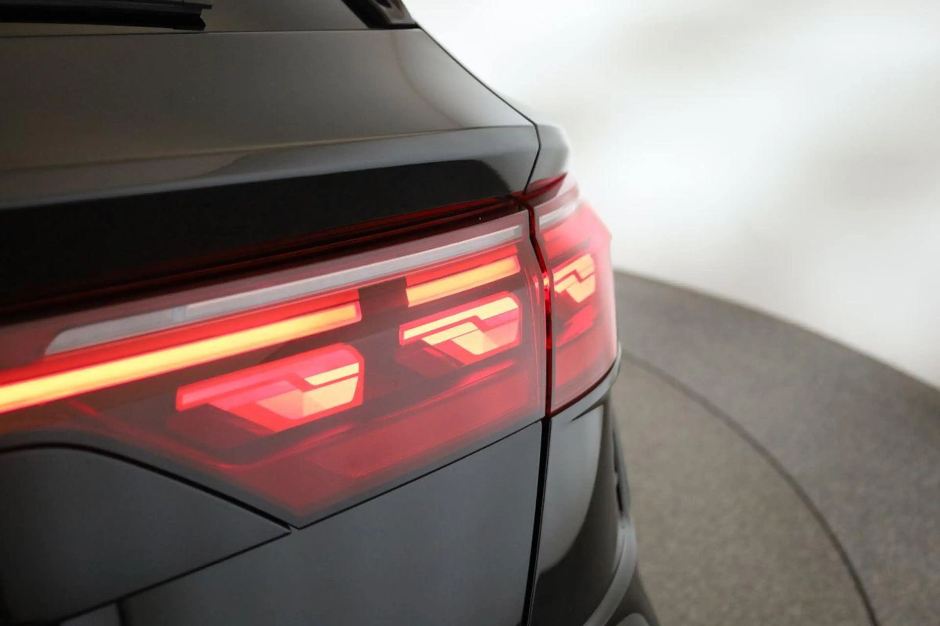 Audi RS Q8 SUV performance Laser Pano Vmax RSAbgas 23 — photo 14