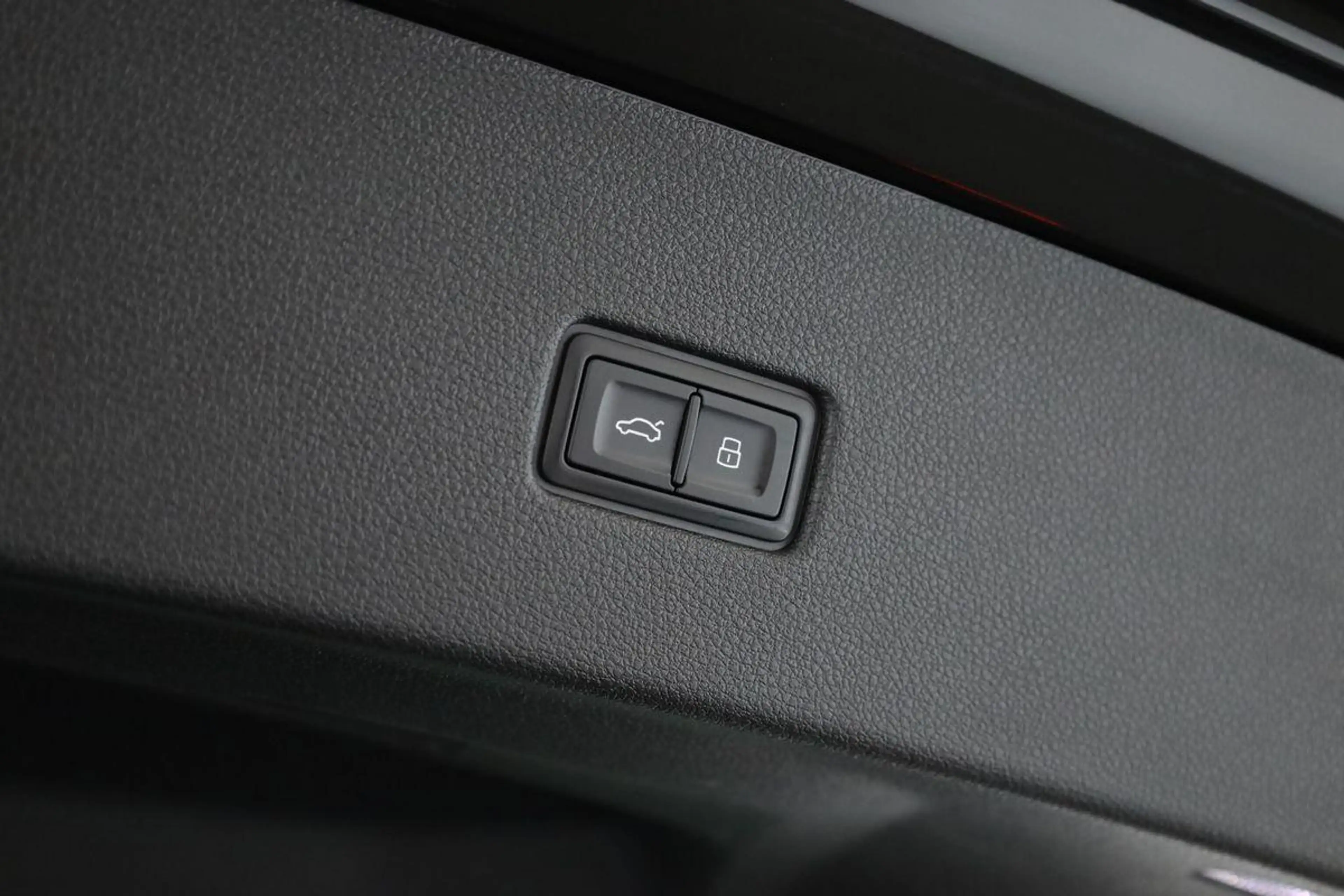 Audi RS Q8 SUV performance Laser Pano Vmax RSAbgas 23 — photo 13