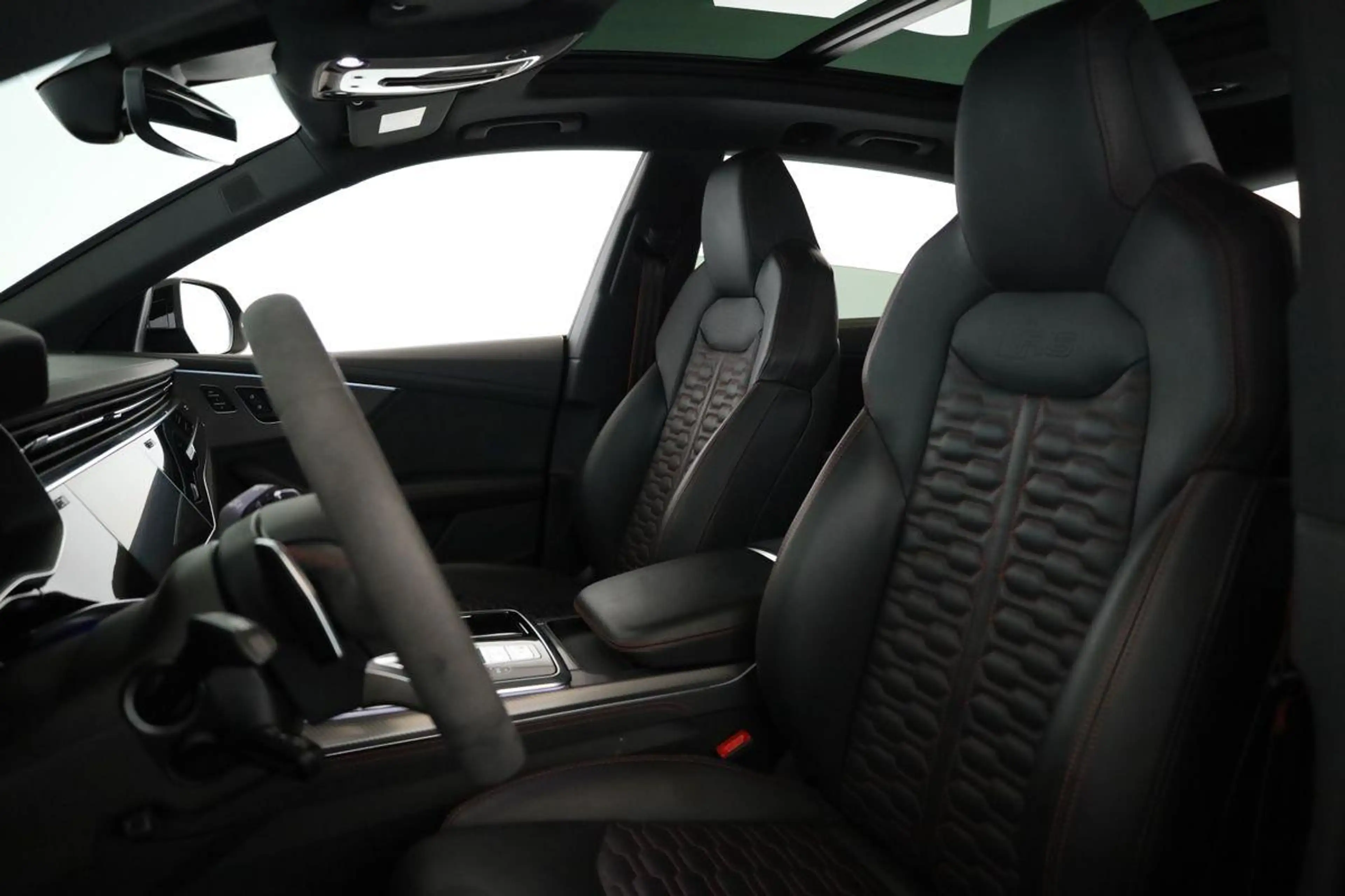 Audi RS Q8 SUV performance Laser Pano Vmax RSAbgas 23 — photo 11