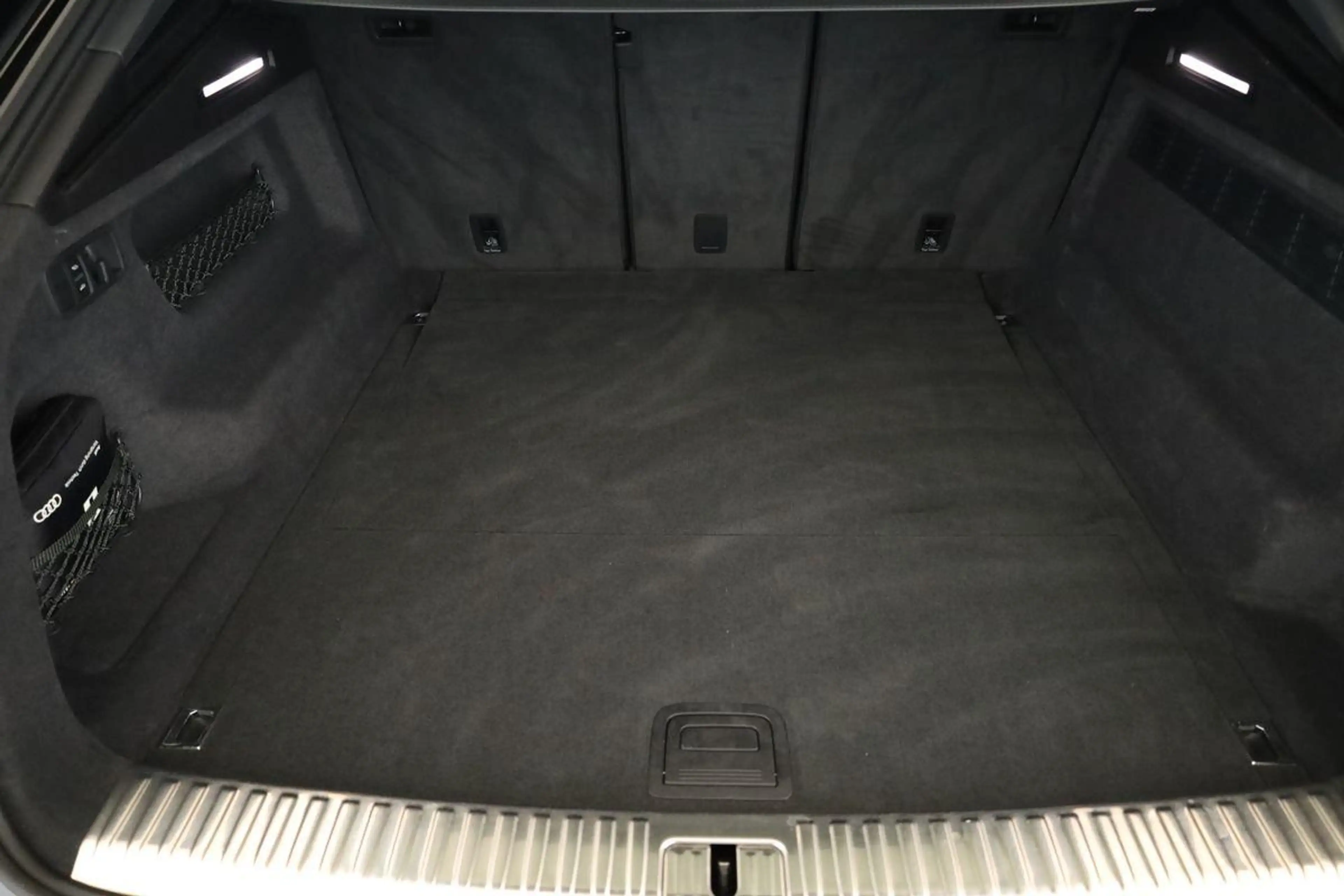 Audi RS Q8 SUV performance Laser Pano Vmax RSAbgas 23 — photo 12