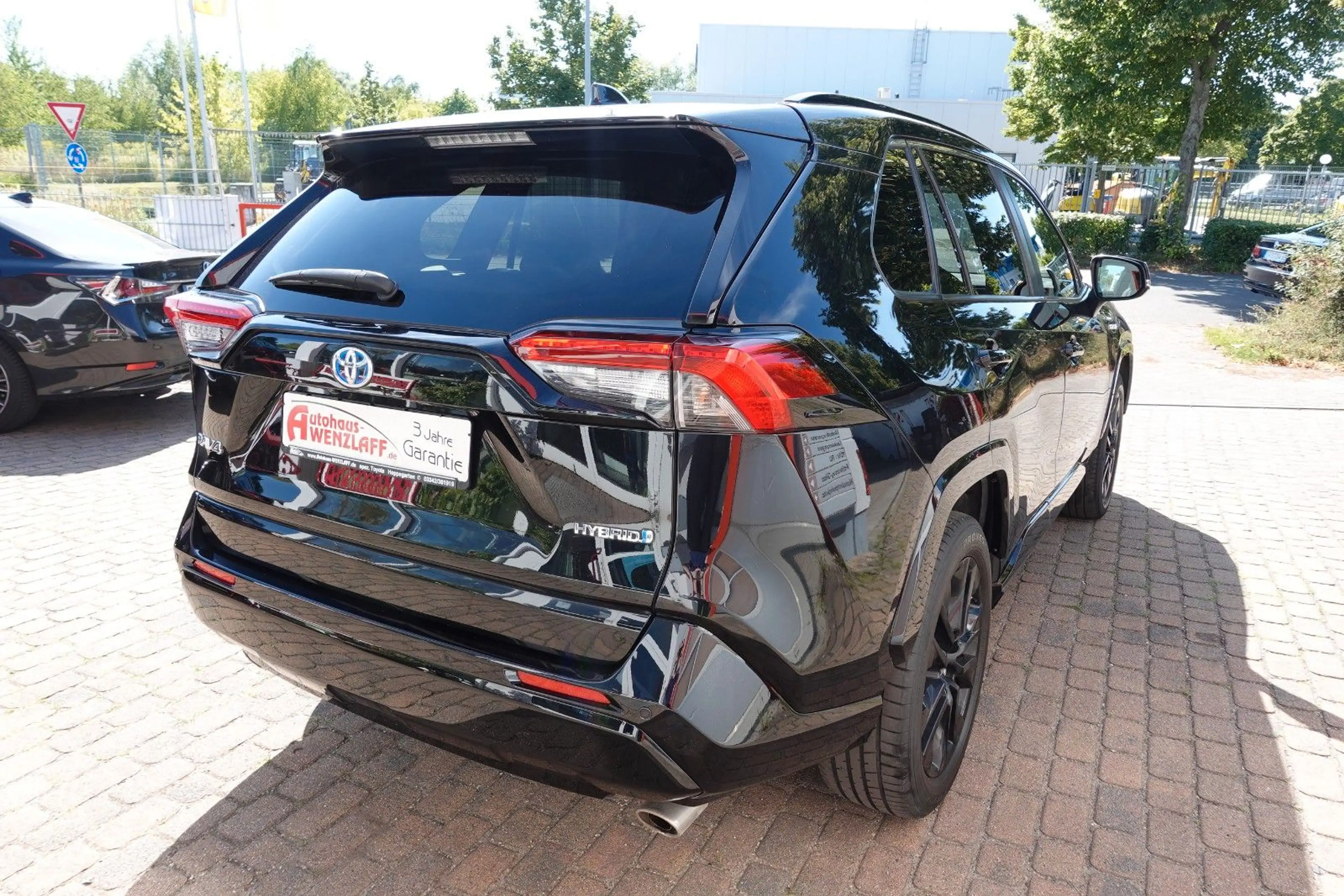 Toyota RAV 4 2.5 Hybrid Black Edition Allrad 3J Garanti — photo 3