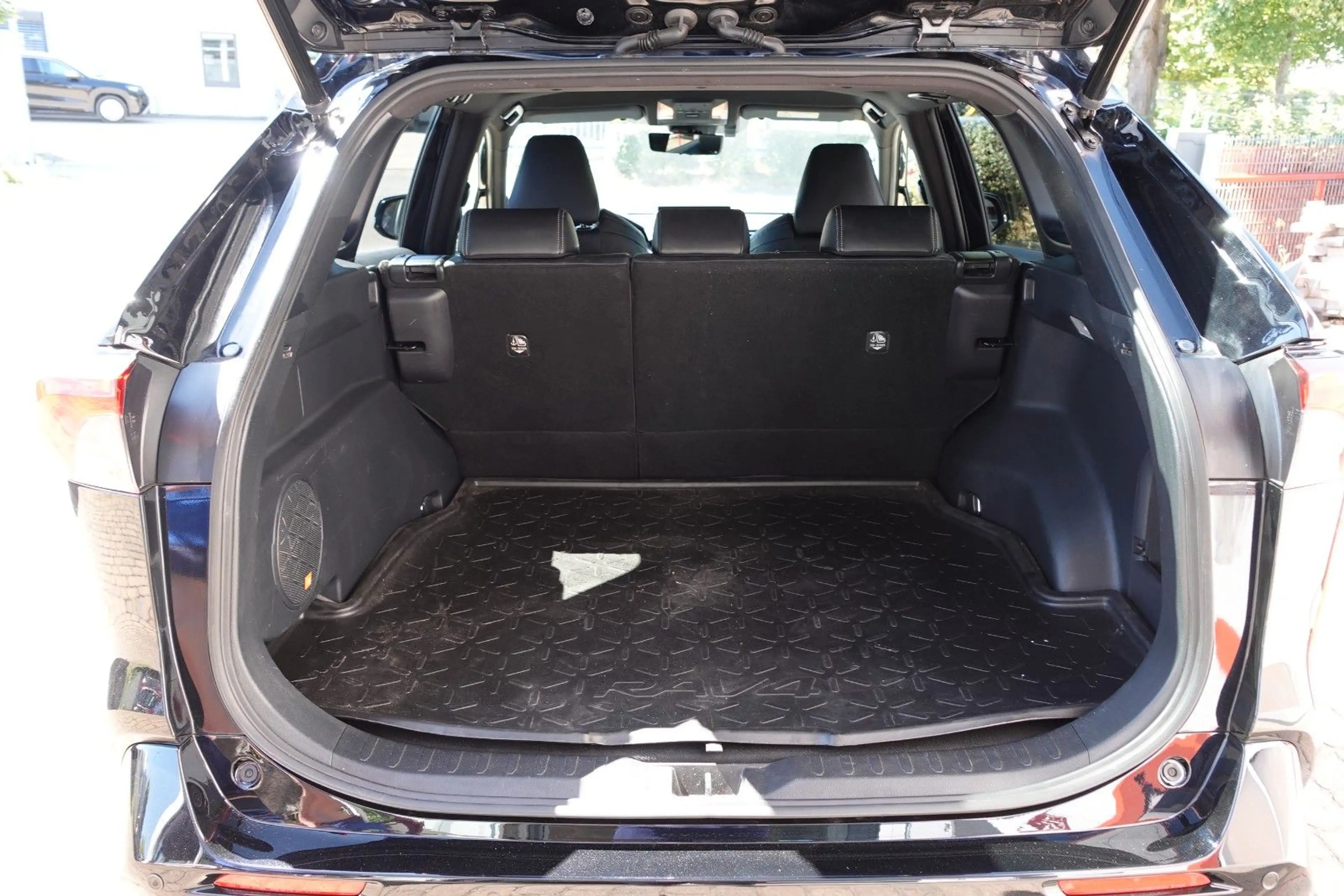 Toyota RAV 4 2.5 Hybrid Black Edition Allrad 3J Garanti — photo 10